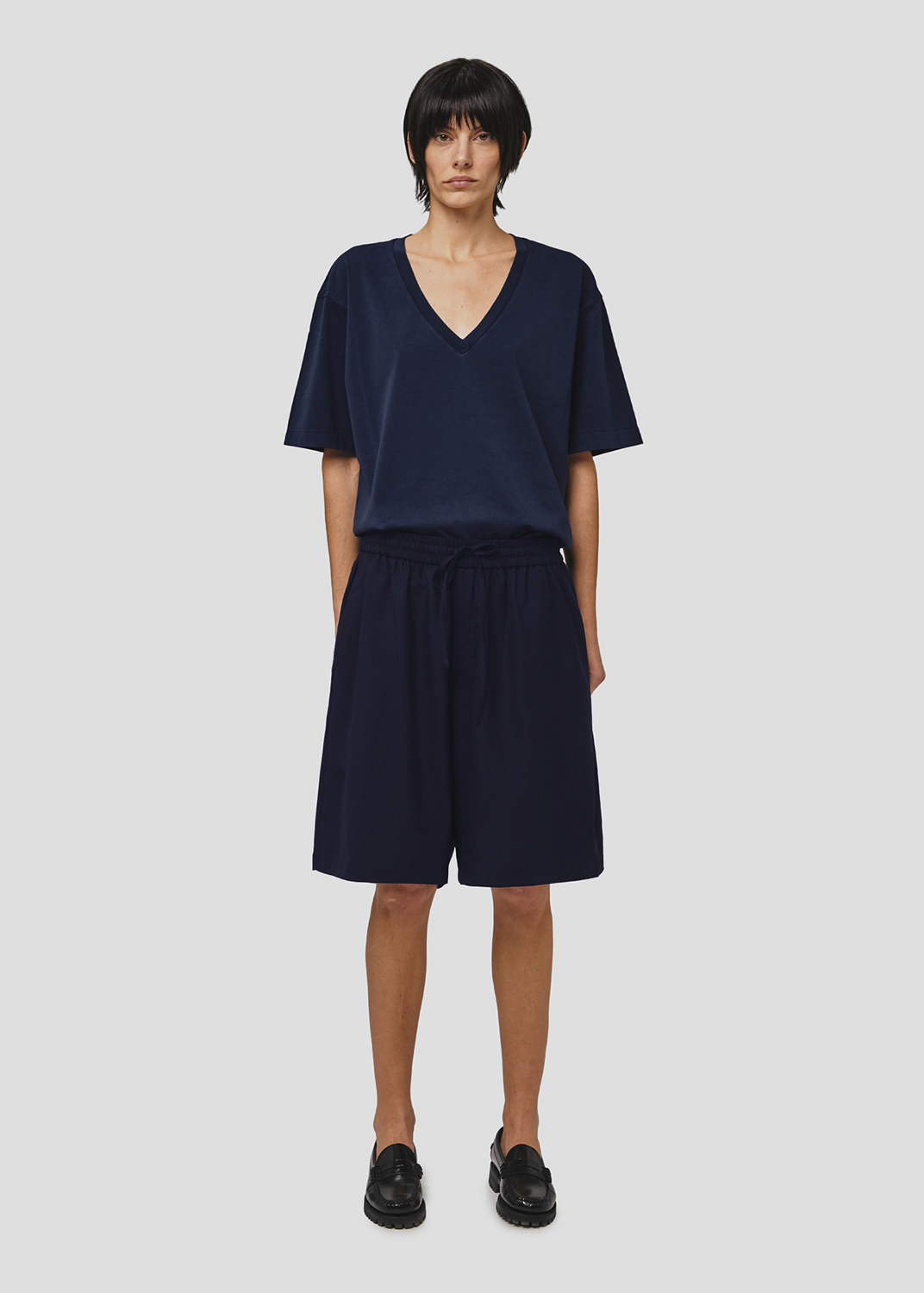 SEVEN GAUGE BERMUDA CON ELASTICO IN FRESCO LANA BLU