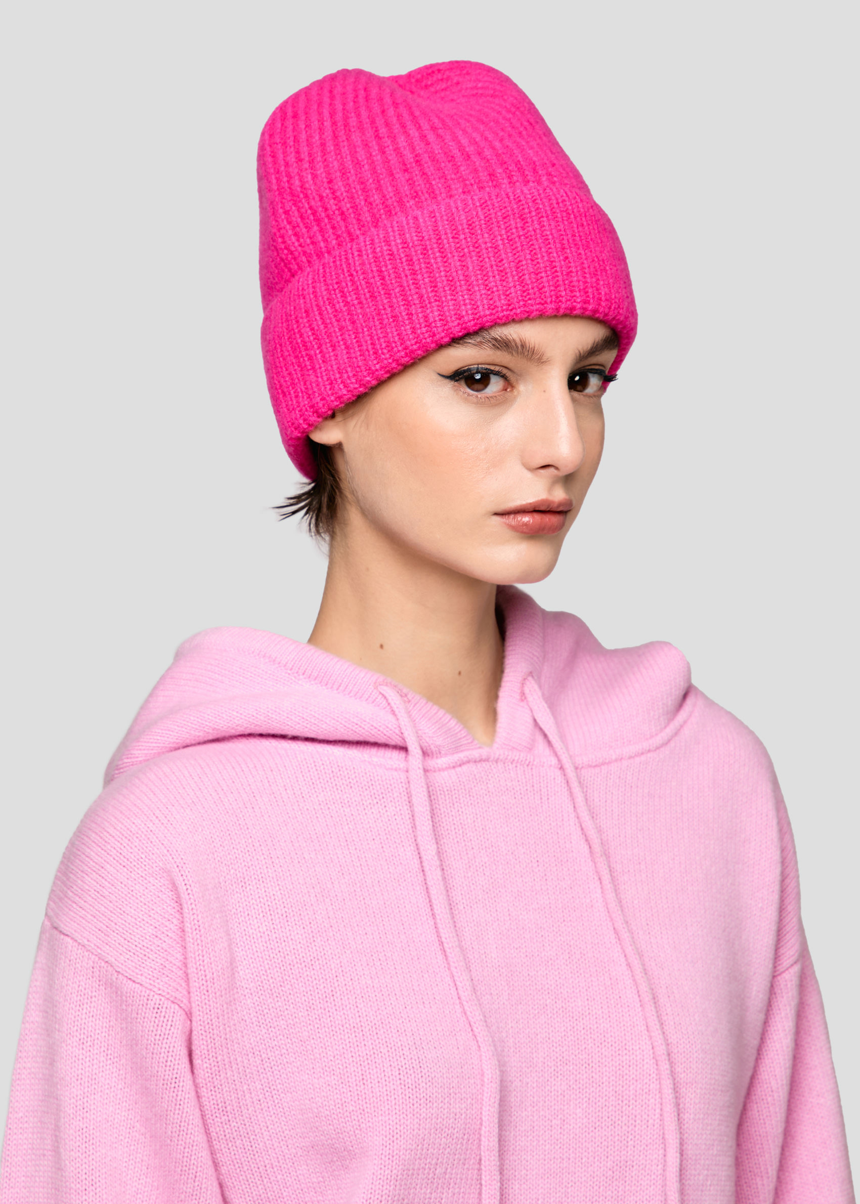 SEVEN GAUGE FUCHSIA WOOL BEANIE