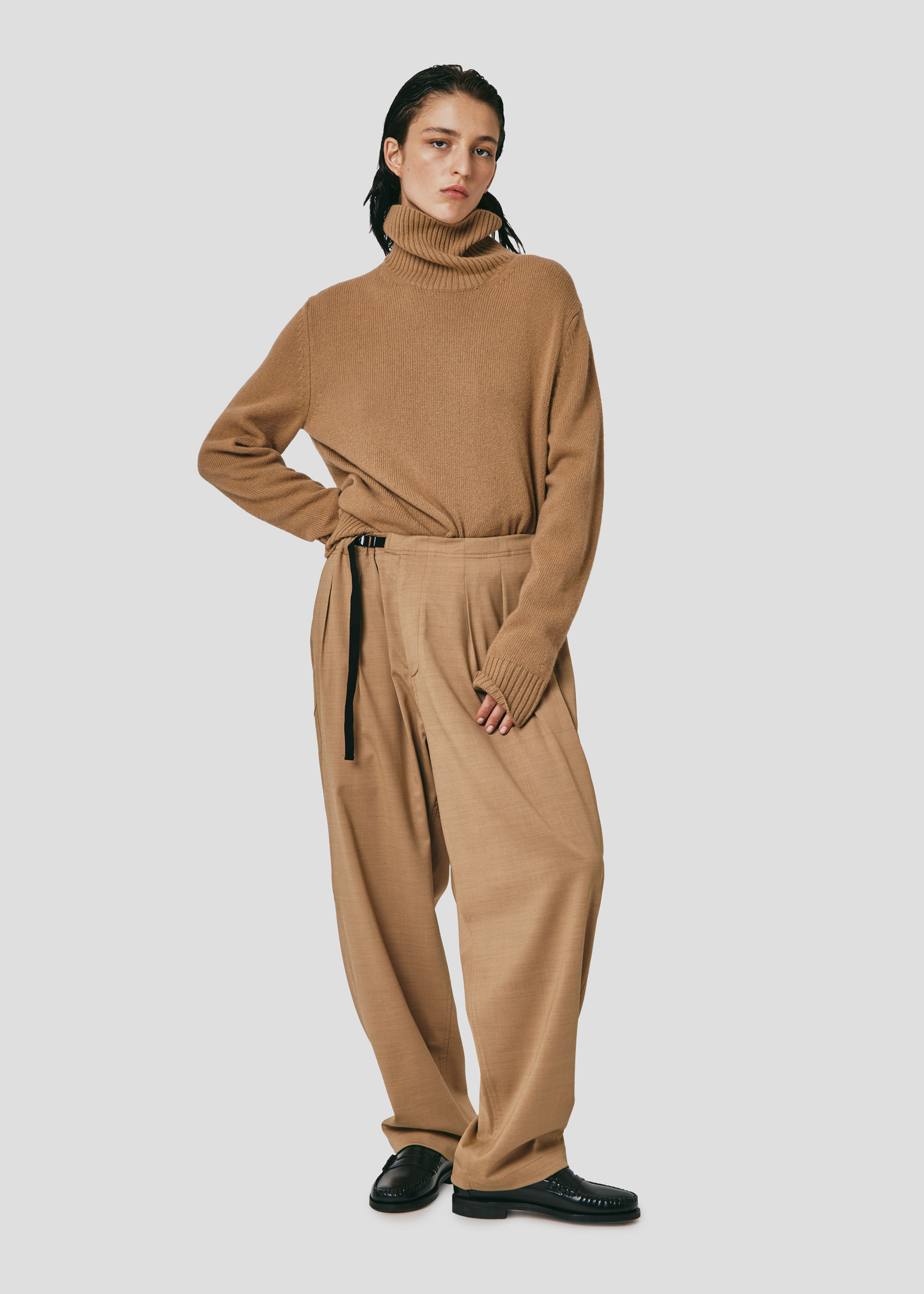 SEVEN GAUGE TURTLE NECK SWEATER CAMEL