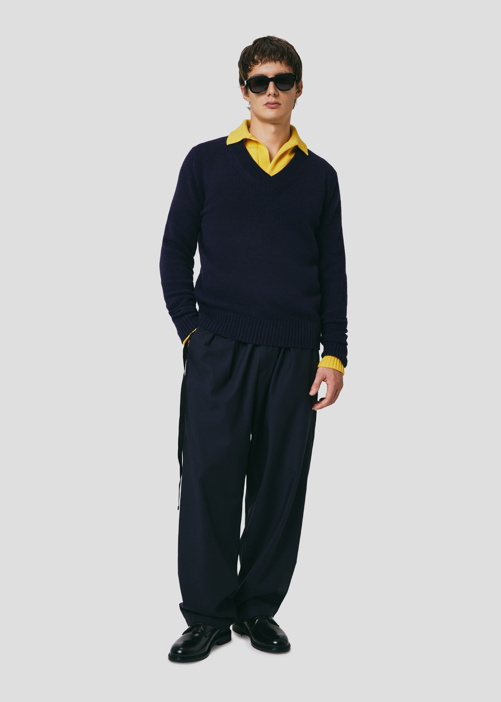 SEVEN GAUGE: V-NECK SWEATER BLUE
