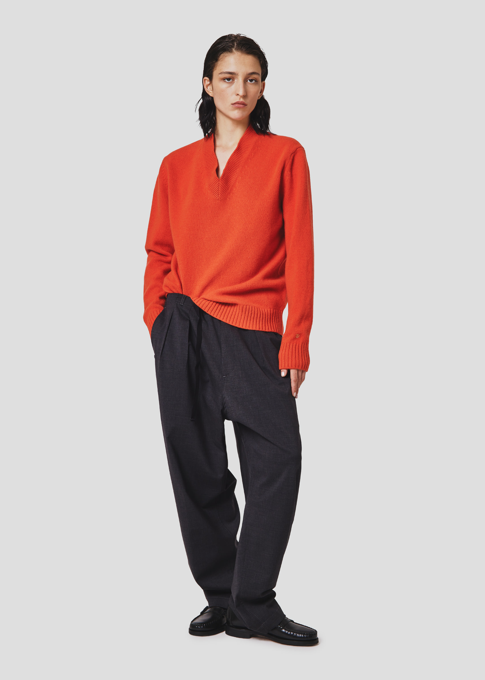 SEVEN GAUGE: MAGLIA SCOLLO A V IN LANA ARANCIONE