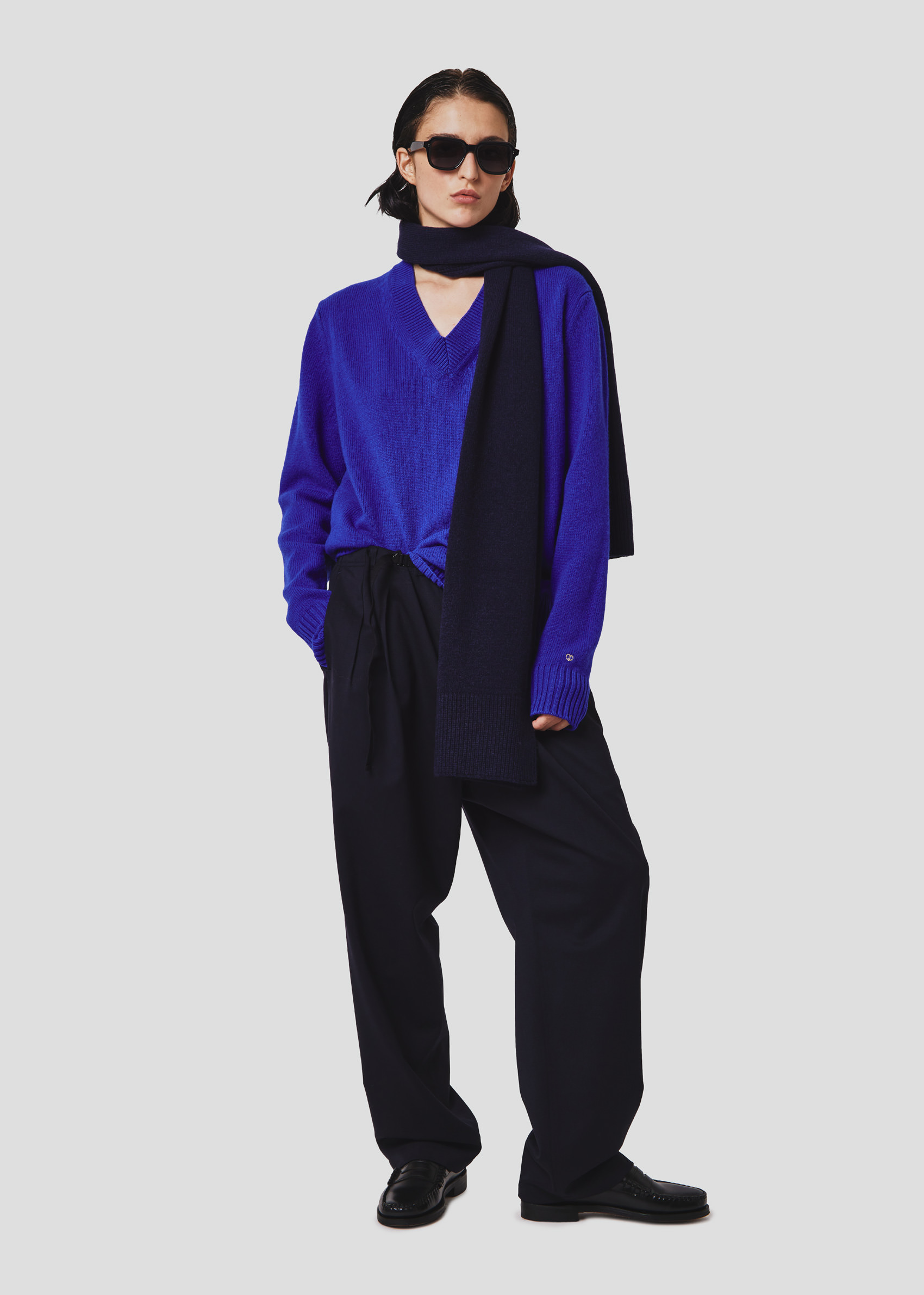 SEVEN GAUGE: V-NECK SWEATER COPIATIVO