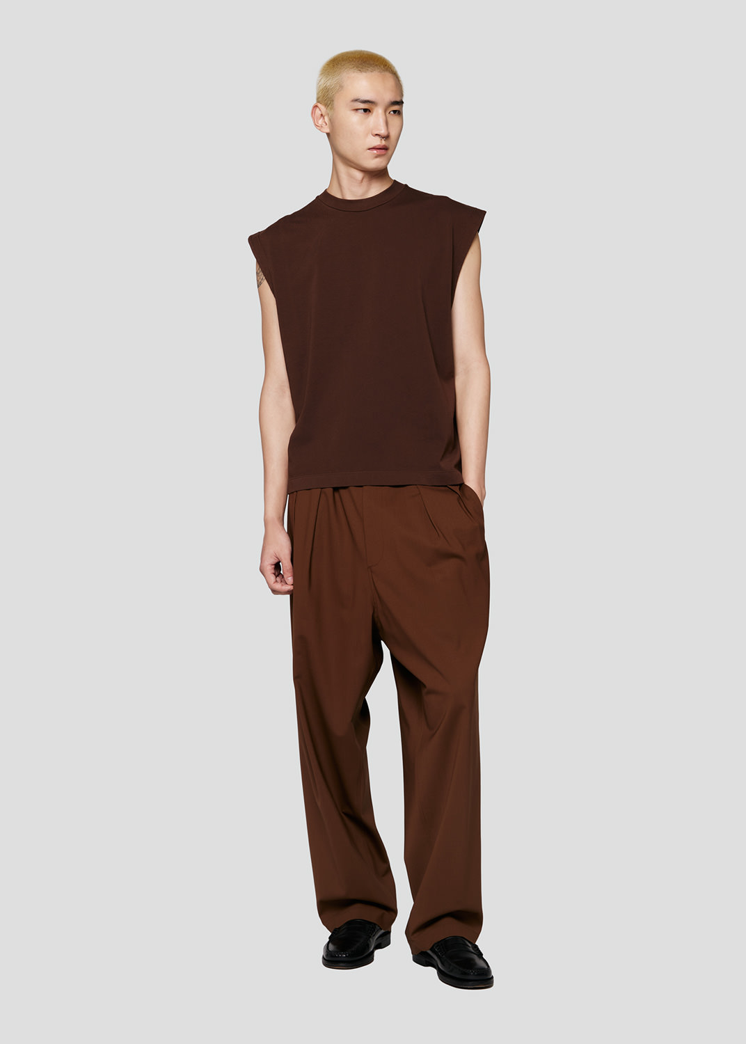 SEVEN GAUGE: T-SHIRT SLEEVELESS HEAVY JERSEY BROWN