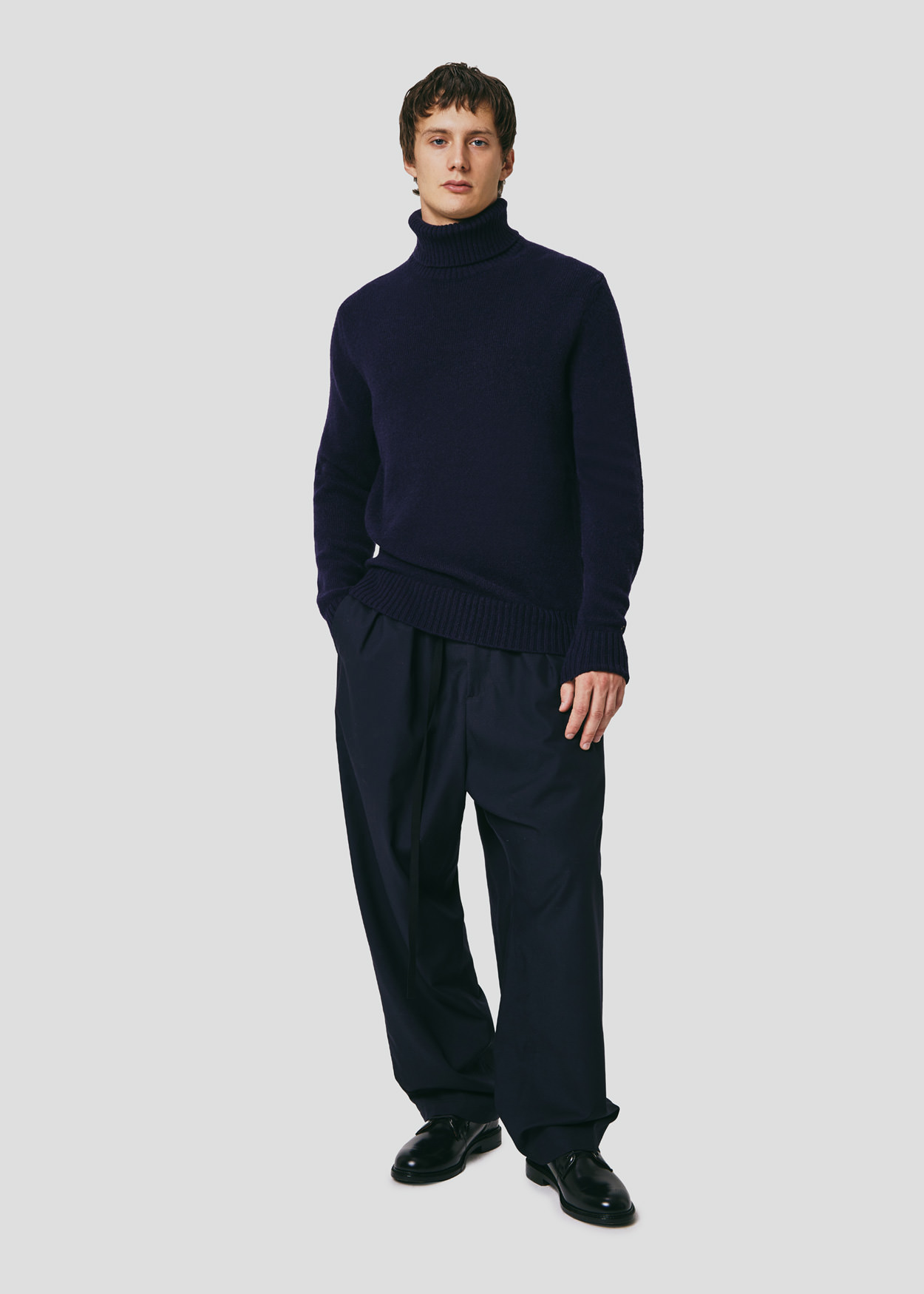 SEVEN GAUGE: TURTLE NECK SWEATER BLUE