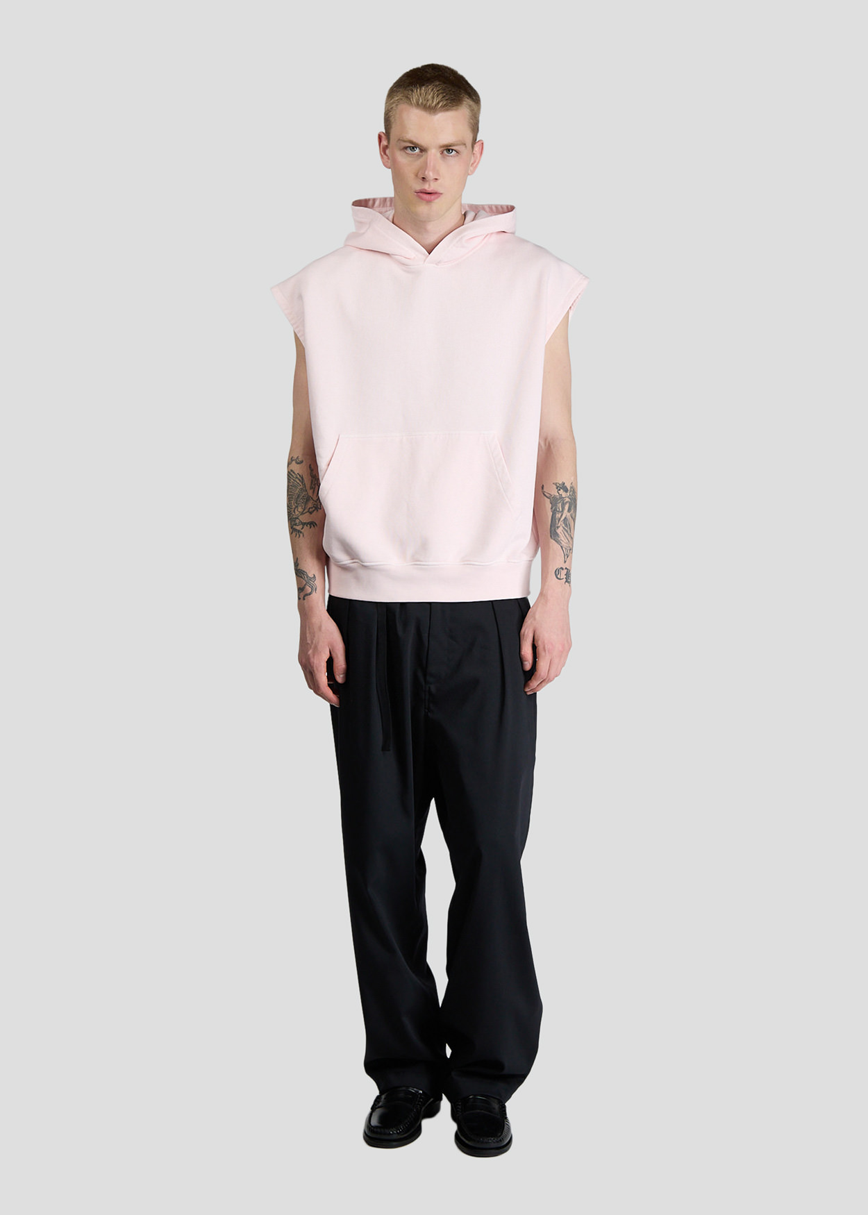 SEVEN GAUGE: SWEATSHIRT HOODED SLEEVELESS LIGHT PINK