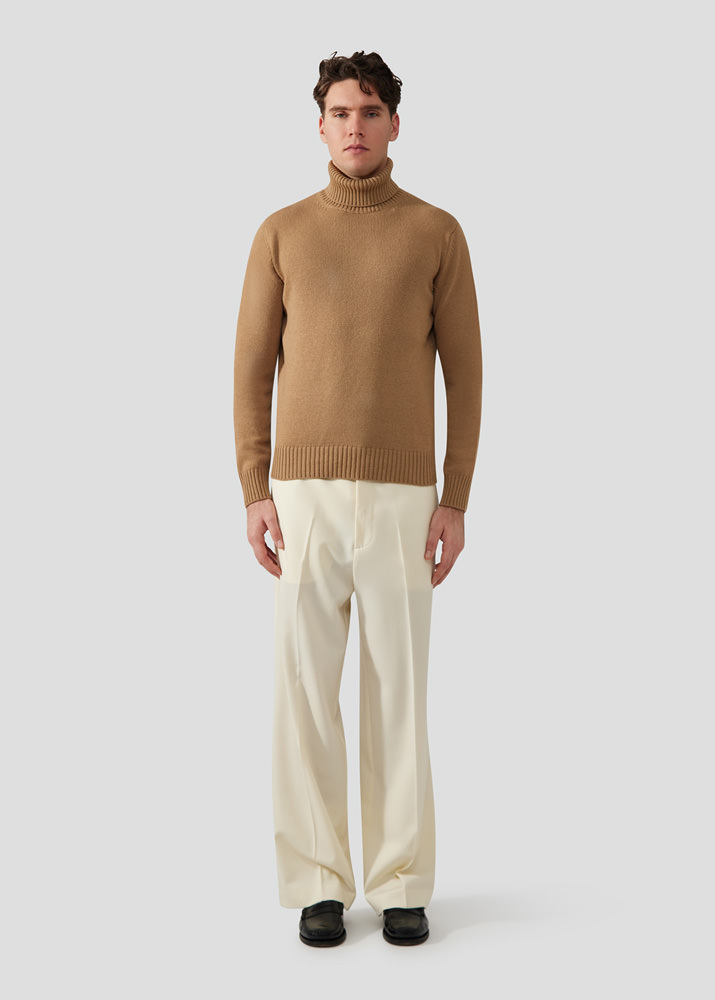 SEVEN GAUGE: CAMEL WOOL TURTLENECK SWEATER