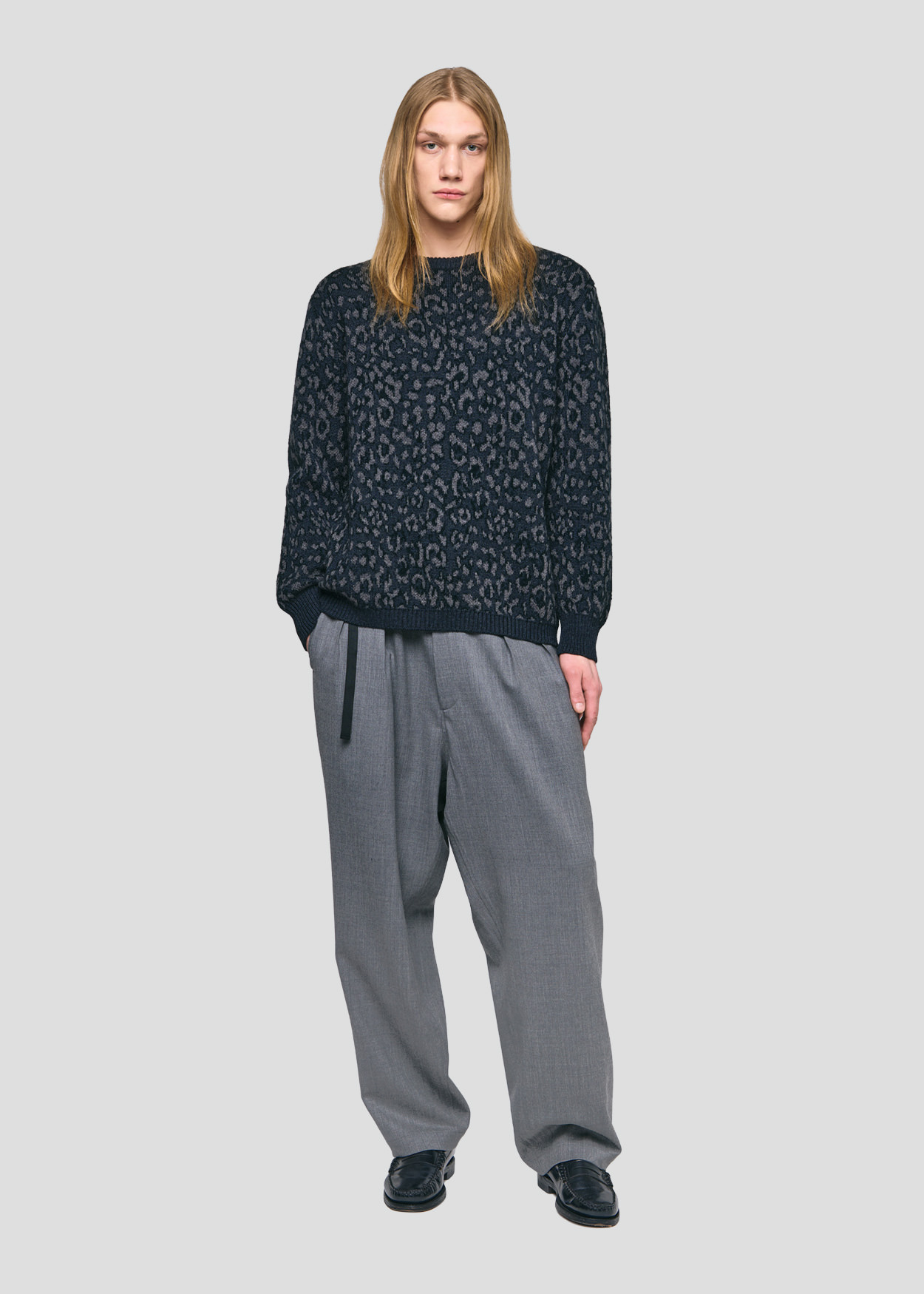 SEVEN GAUGE: ANIMALIER CREWNECK SWEATER ANTRACITE