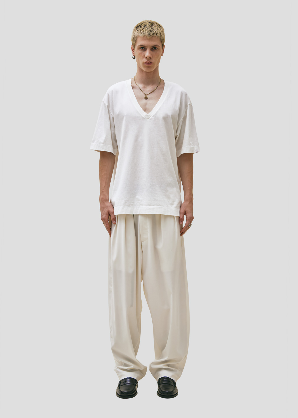 SEVEN GAUGE: T-SHIRT SCOLLO A V MANICA CORTA BIANCO