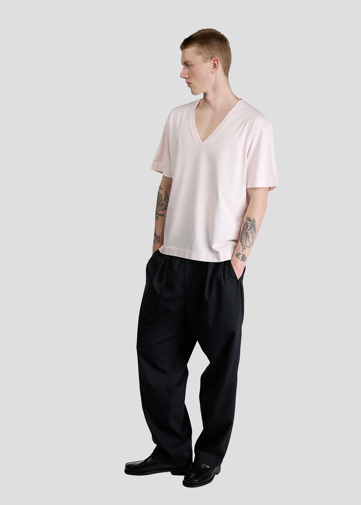 SEVEN GAUGE: T-SHIRT V-NECK SHORT SLEEVE LIGHT PINK
