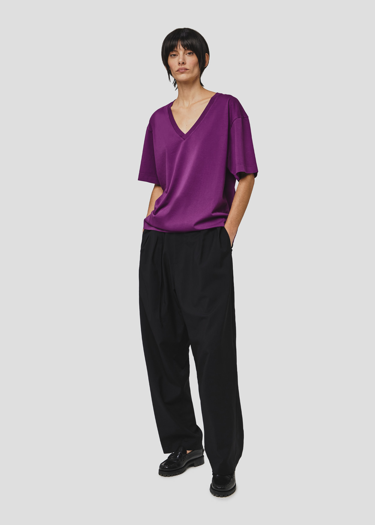 SEVEN GAUGE: T-SHIRT SCOLLO A V MANICA CORTA VIOLA