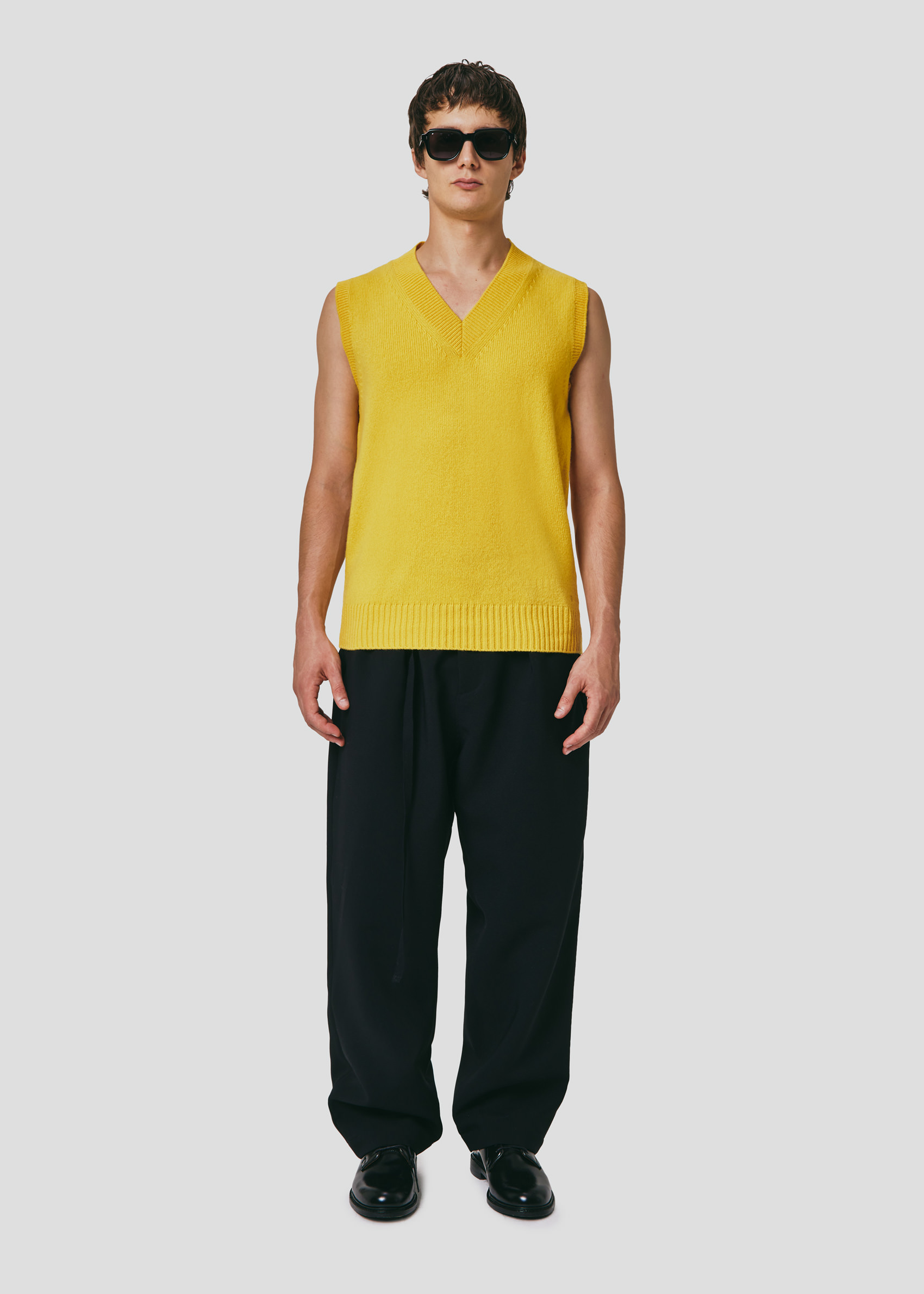 SEVEN GAUGE: VEST SWEATER YELLOW