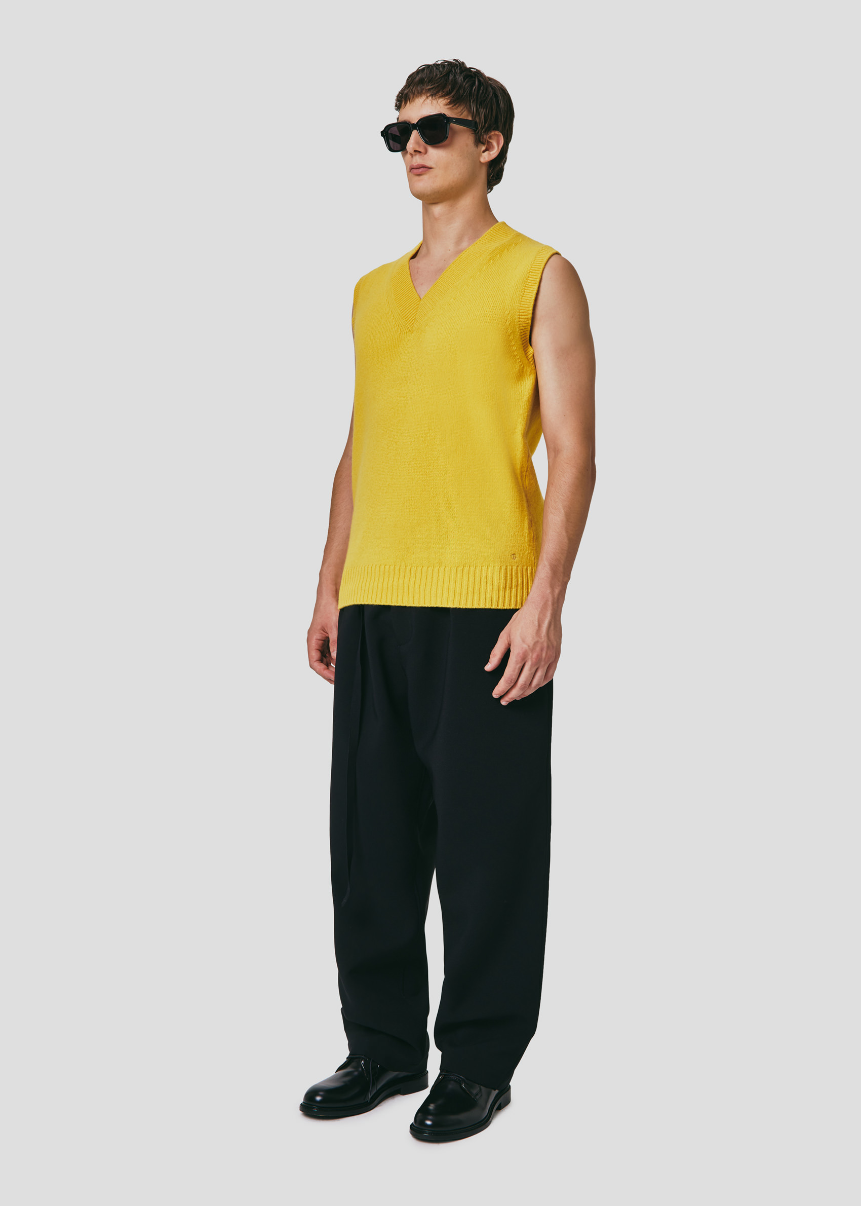 SEVEN GAUGE: VEST SWEATER YELLOW