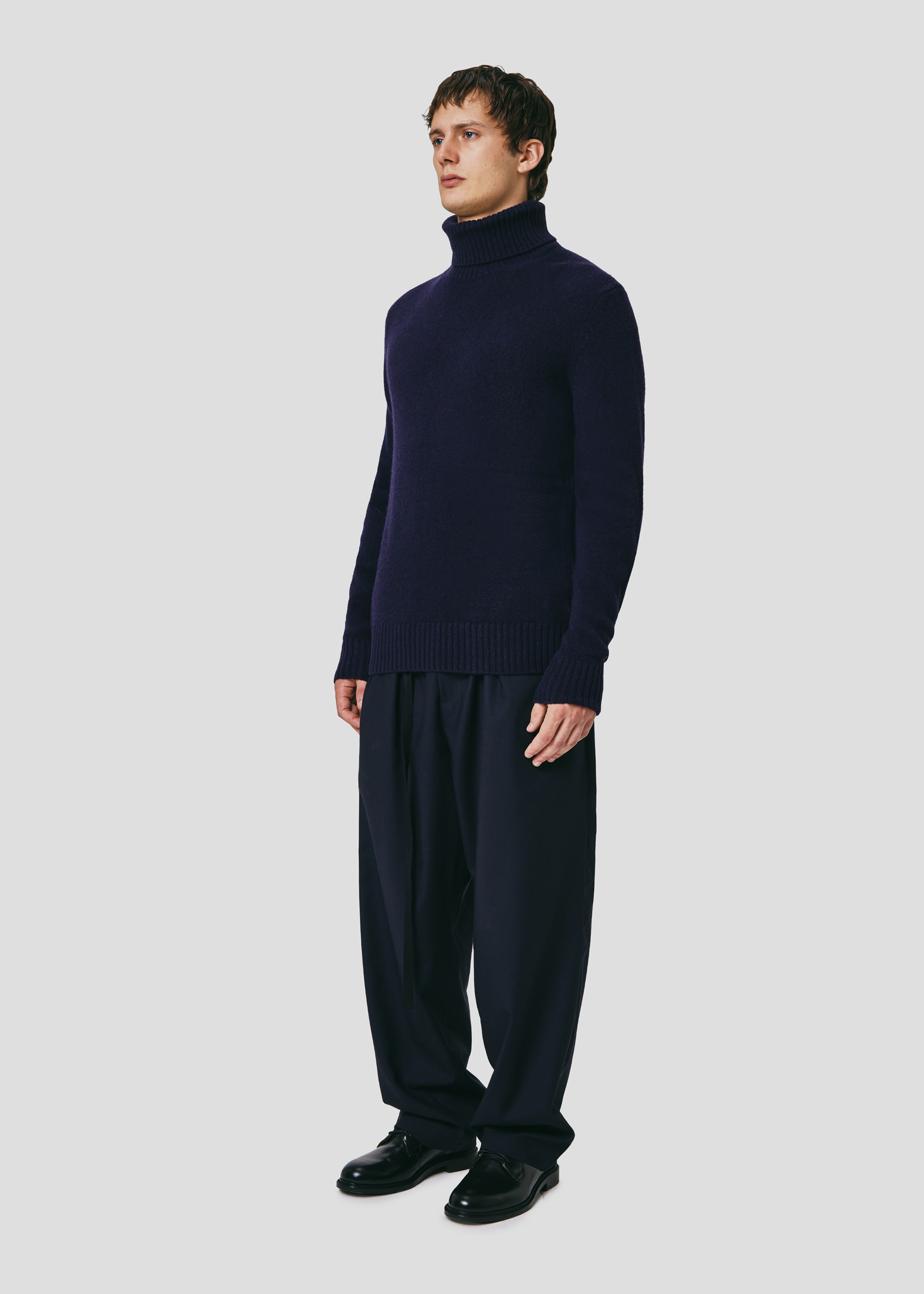 SEVEN GAUGE: TURTLE NECK SWEATER BLUE