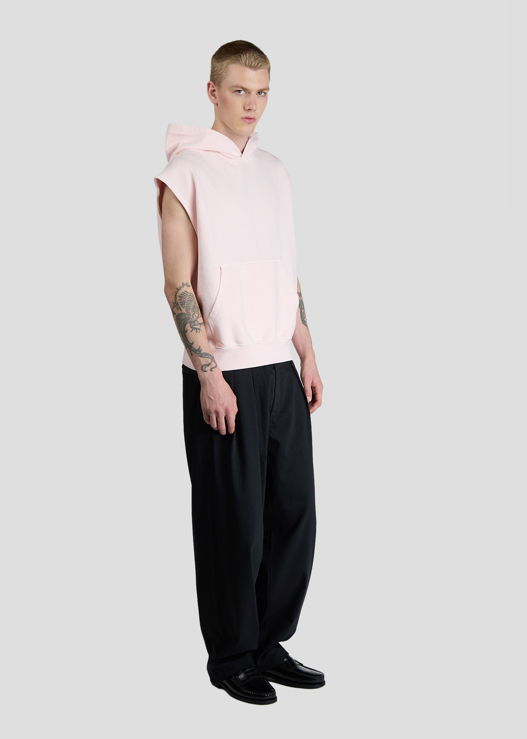SEVEN GAUGE: SWEATSHIRT HOODED SLEEVELESS LIGHT PINK