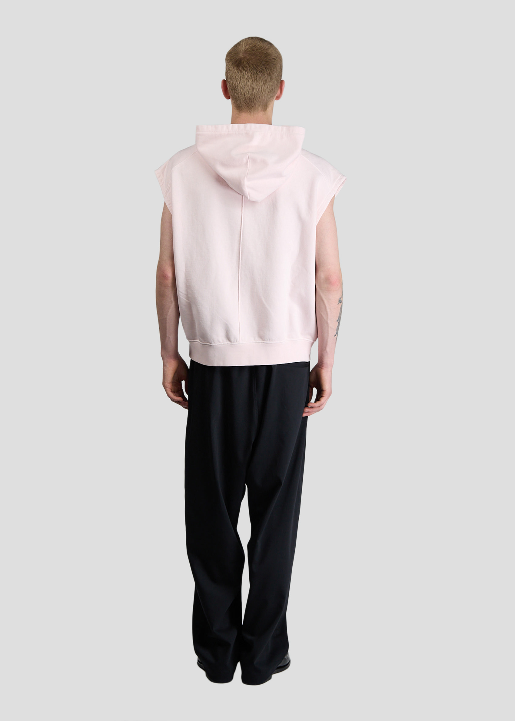 SEVEN GAUGE: SWEATSHIRT HOODED SLEEVELESS LIGHT PINK