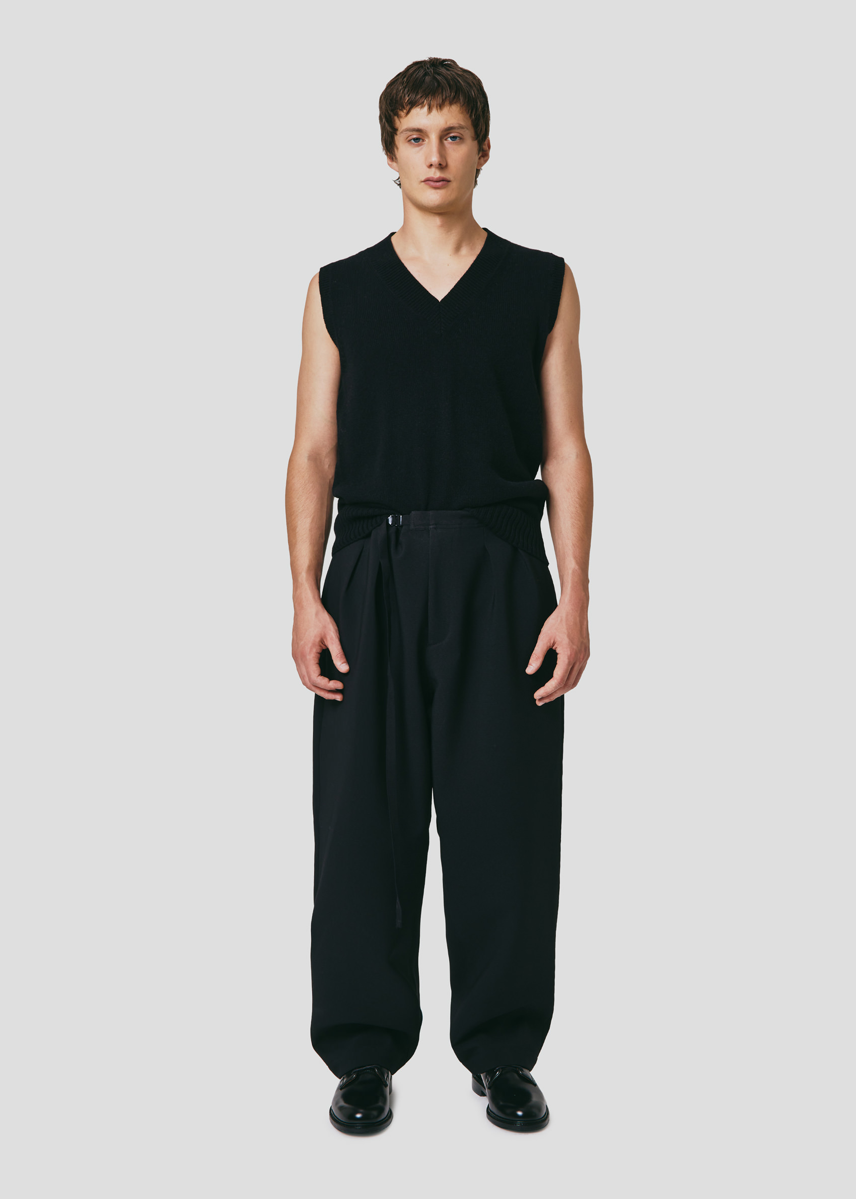 SEVEN GAUGE: PULLOVER SENZA MANICHE NERO