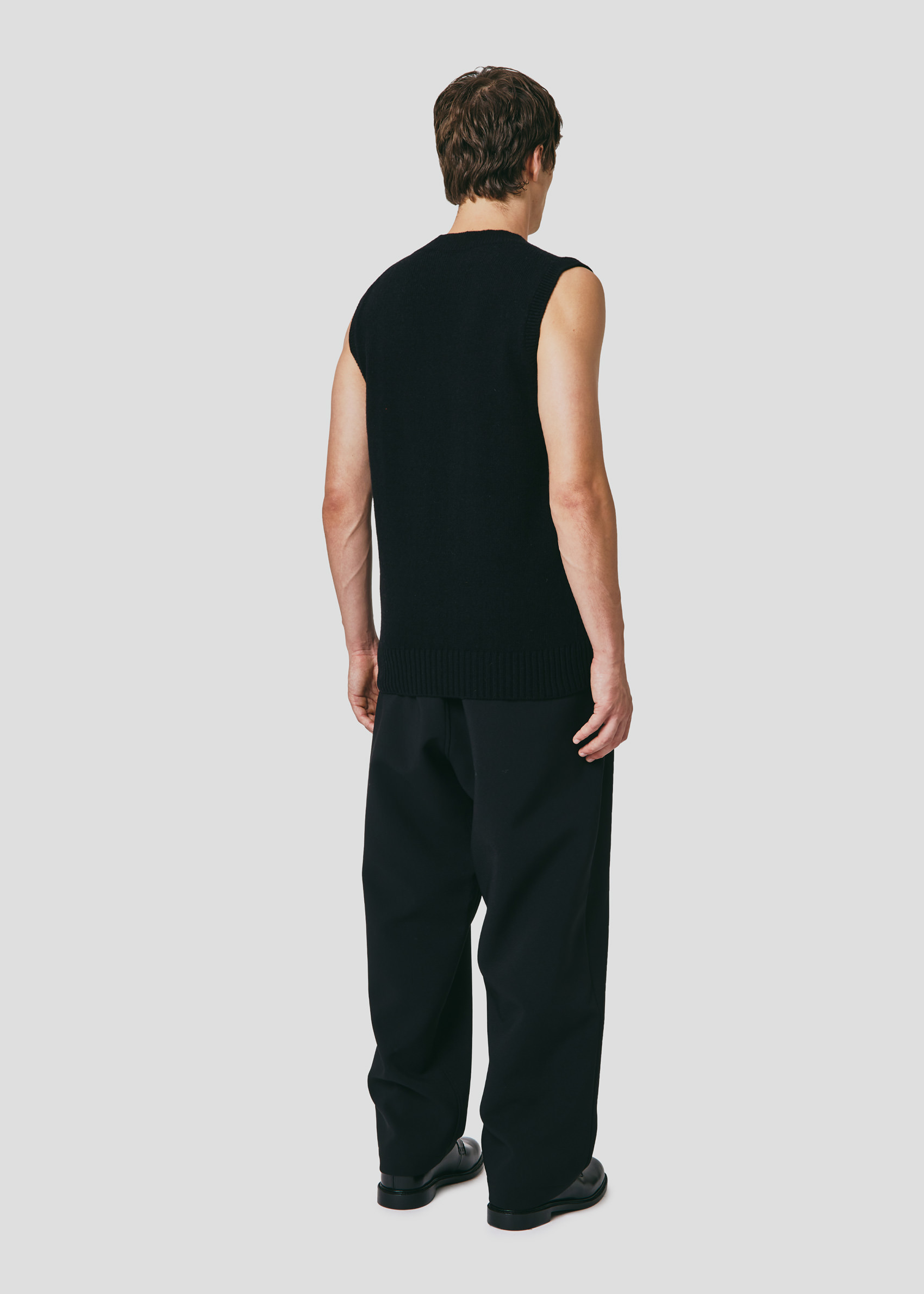 SEVEN GAUGE: PULLOVER SENZA MANICHE NERO