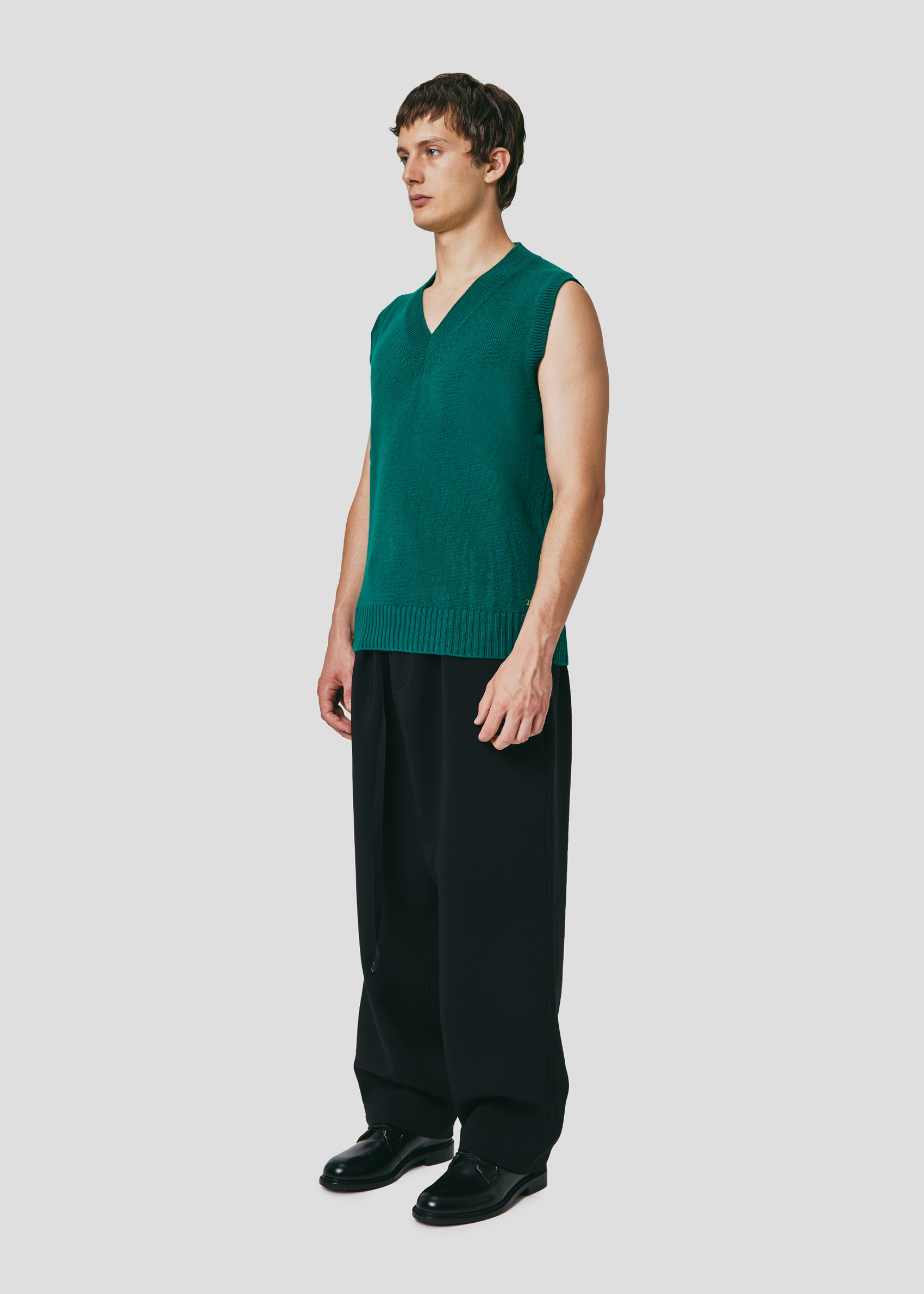 SEVEN GAUGE: VEST SWEATER GREEN