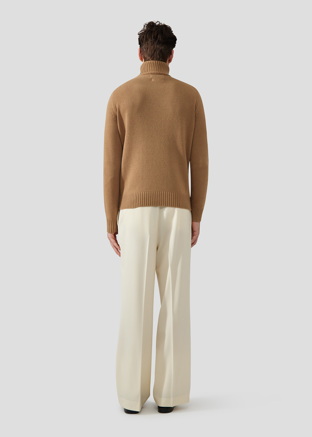 SEVEN GAUGE: CAMEL WOOL TURTLENECK SWEATER