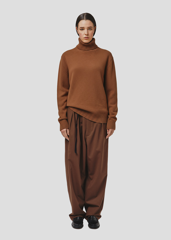 SEVEN GAUGE: MAGLIA COLLO ALTO IN LANA NOCCIOLA