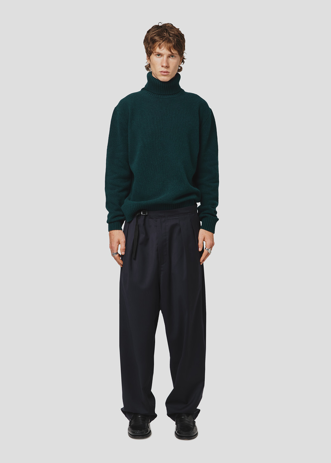 SEVEN GAUGE: LAMBSWOOL HIGH NECK SWEATER GREEN