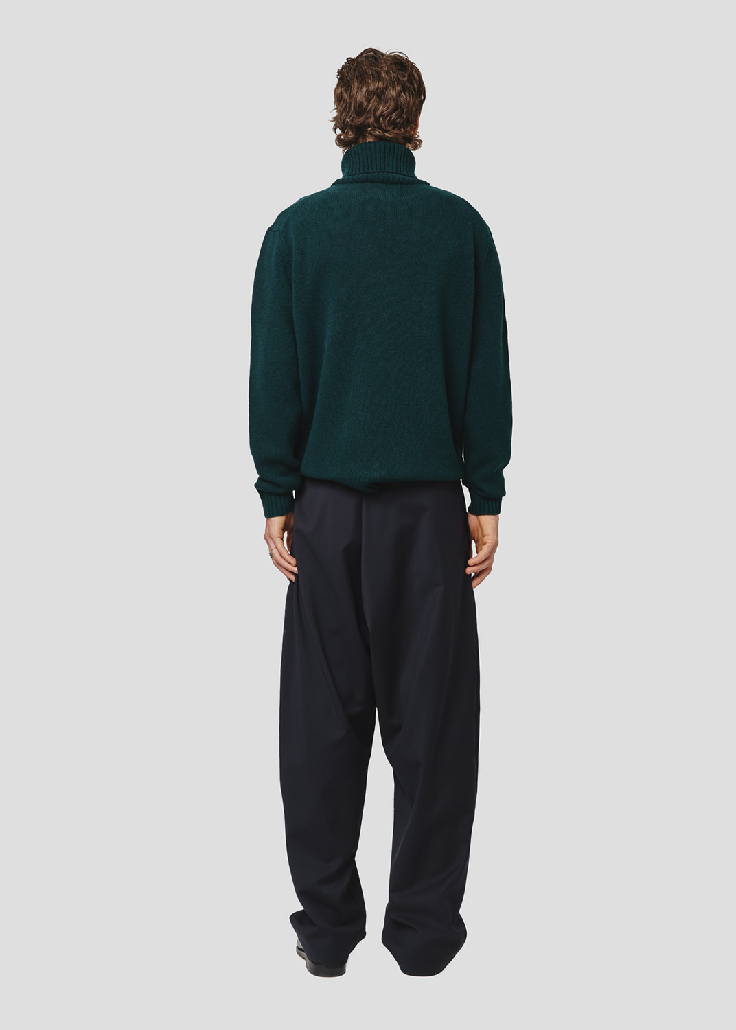 SEVEN GAUGE: LAMBSWOOL HIGH NECK SWEATER GREEN