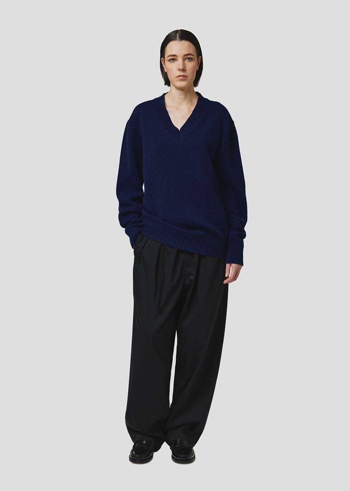 SEVEN GAUGE: BLUE WOOL V-NECK SWEATER