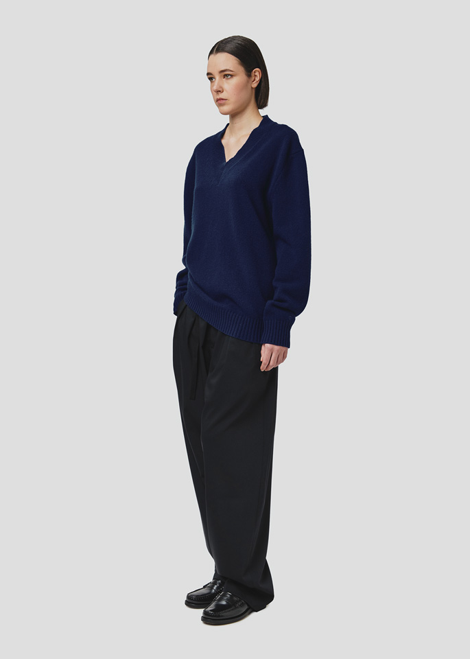 SEVEN GAUGE: BLUE WOOL V-NECK SWEATER