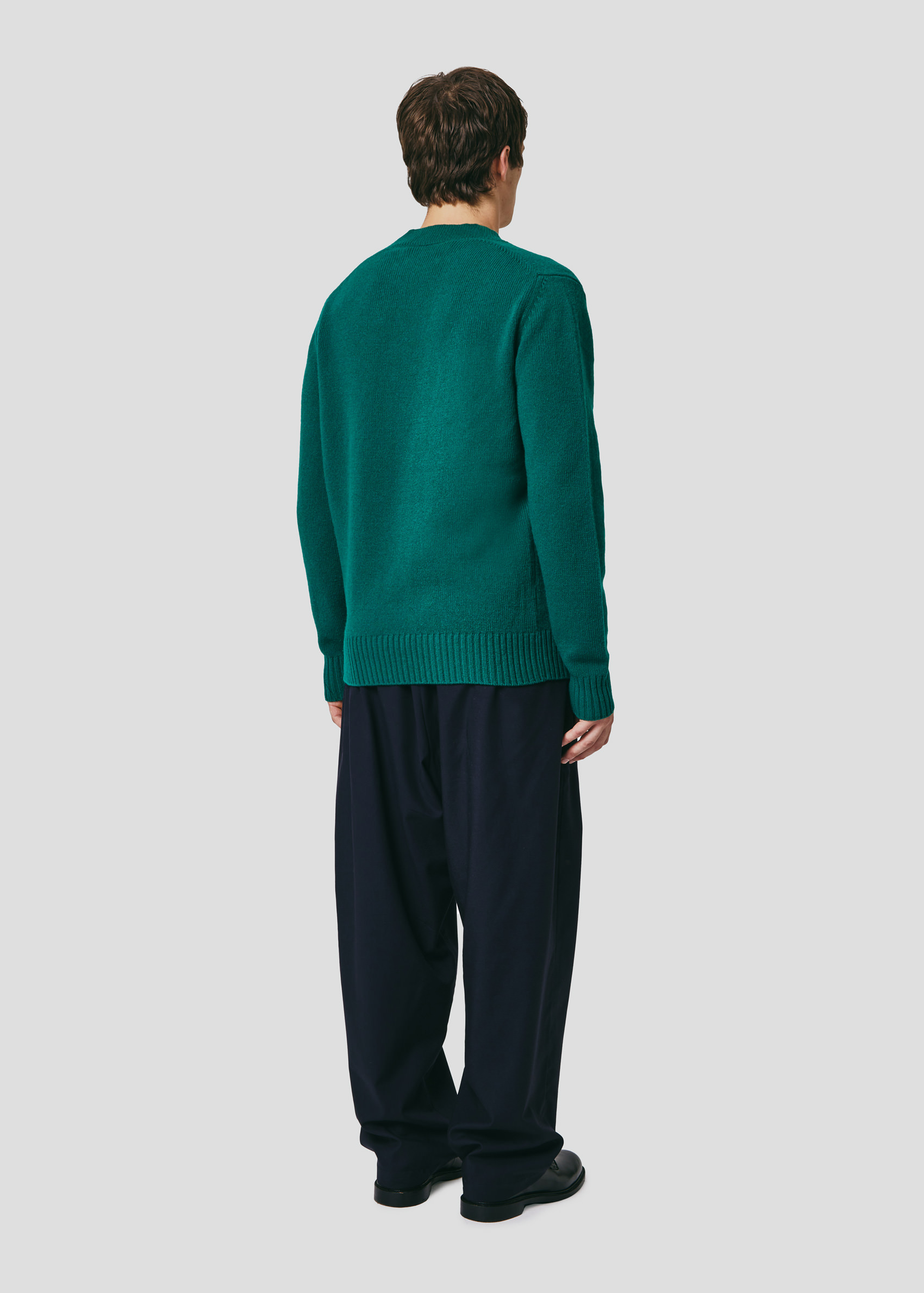 SEVEN GAUGE: MAGLIA SCOLLO A V IN LANA VERDE