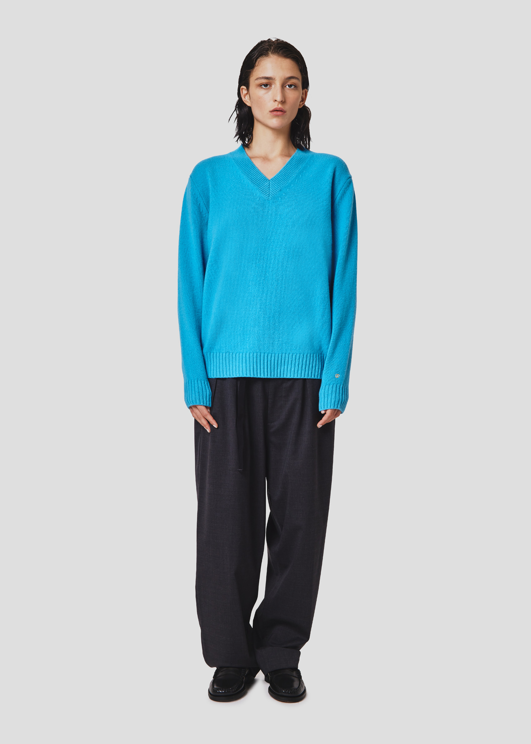 SEVEN GAUGE: V-NECK SWEATER TURQUOISE