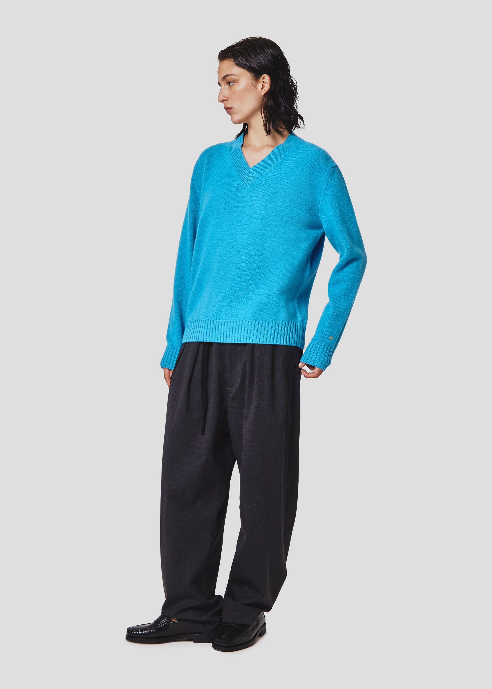 SEVEN GAUGE: V-NECK SWEATER TURQUOISE