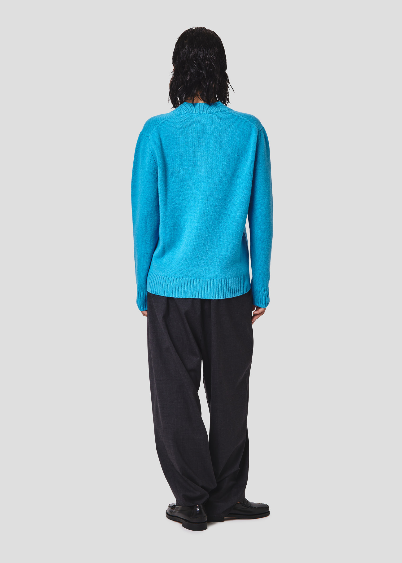 SEVEN GAUGE: V-NECK SWEATER TURQUOISE