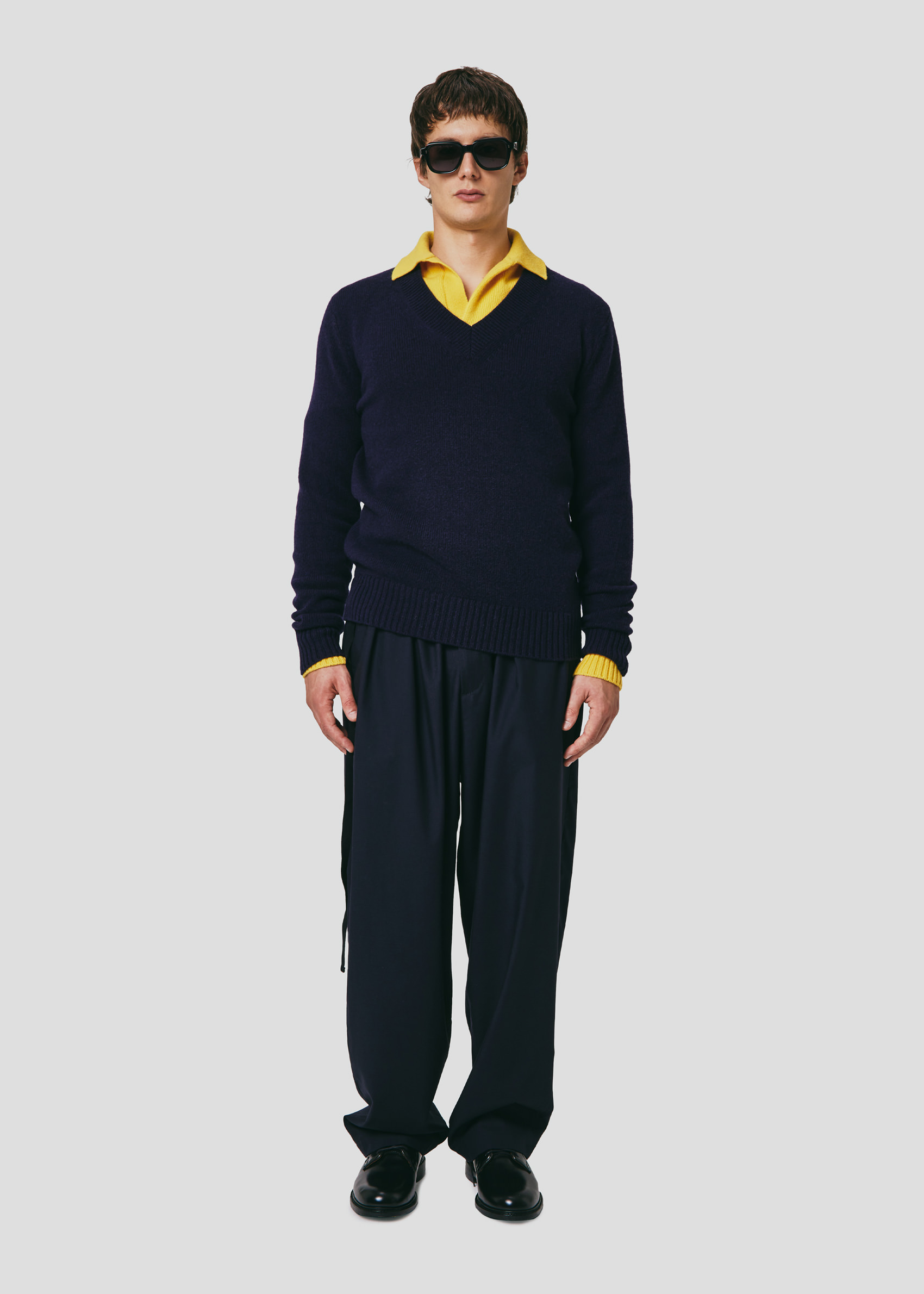 SEVEN GAUGE: V-NECK SWEATER BLUE