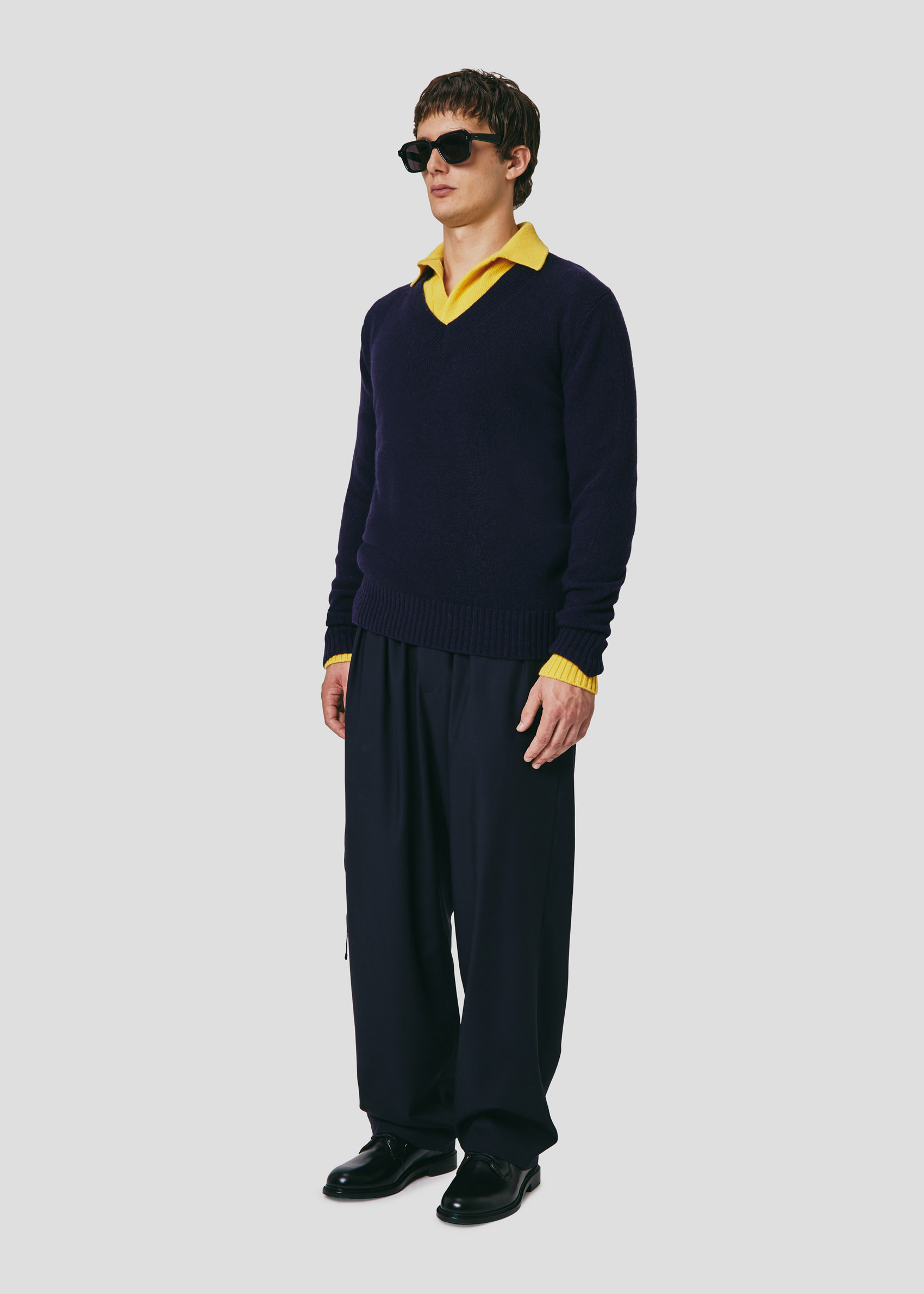 SEVEN GAUGE: V-NECK SWEATER BLUE