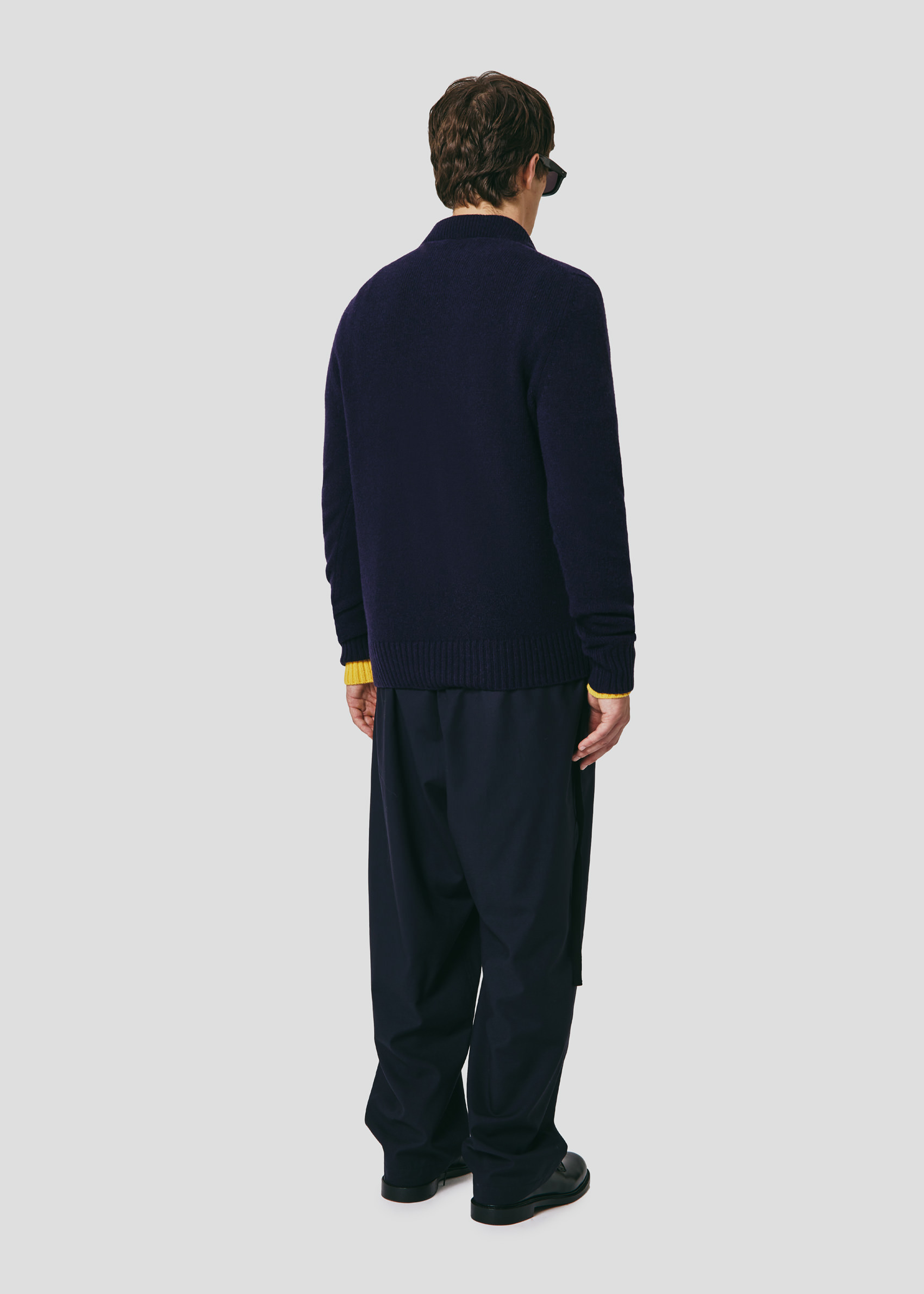 SEVEN GAUGE: V-NECK SWEATER BLUE