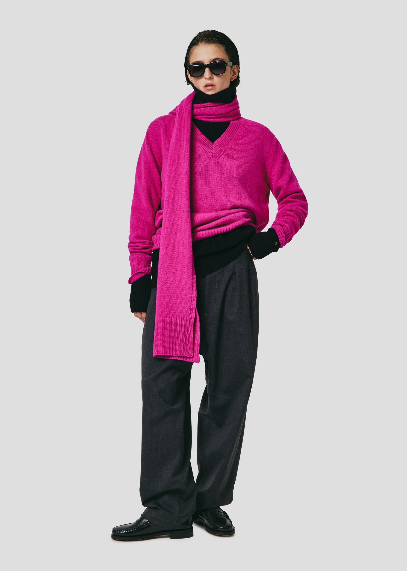 SEVEN GAUGE: MAGLIA SCOLLO A V IN LANA FUCSIA