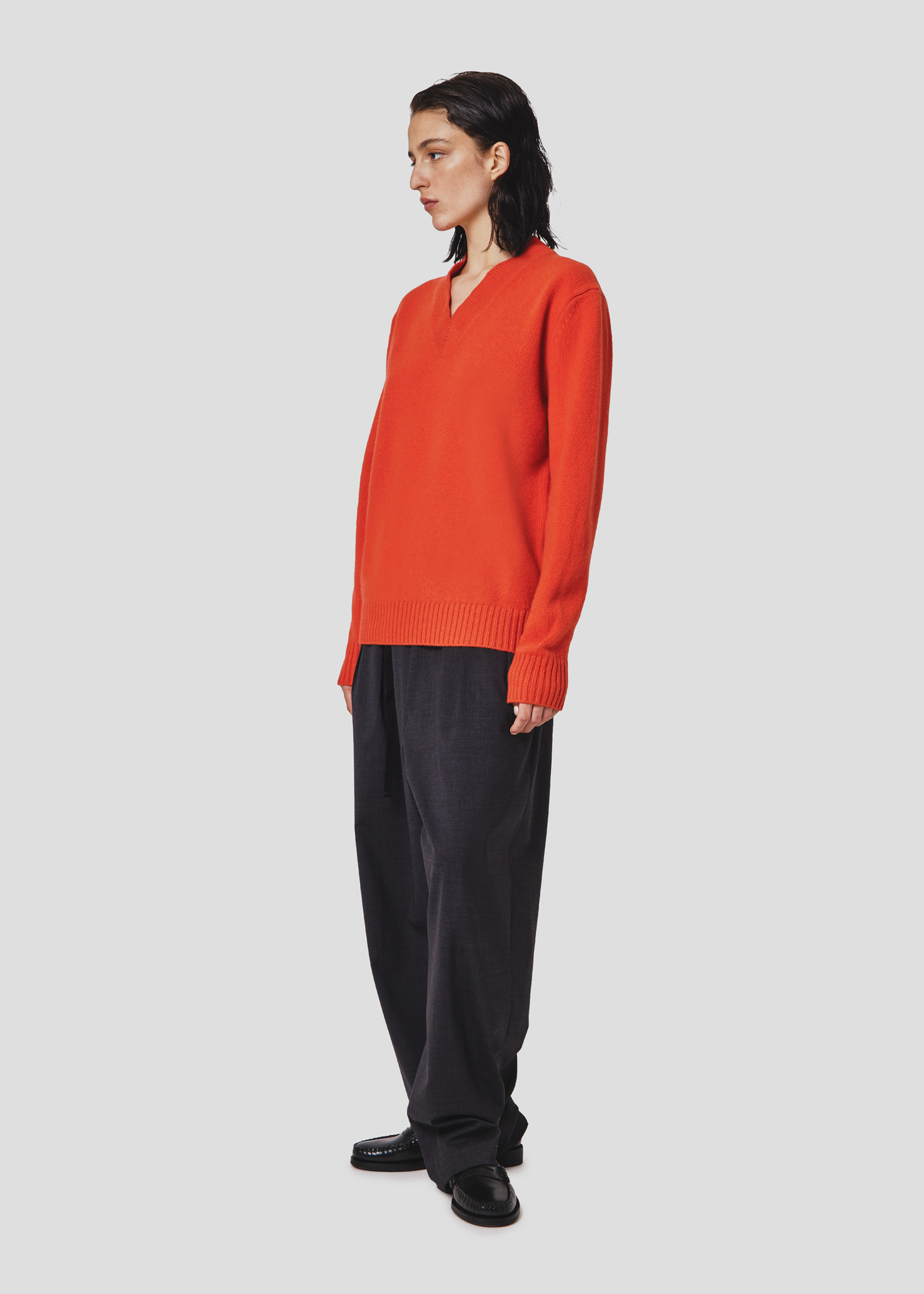 SEVEN GAUGE: MAGLIA SCOLLO A V IN LANA ARANCIONE