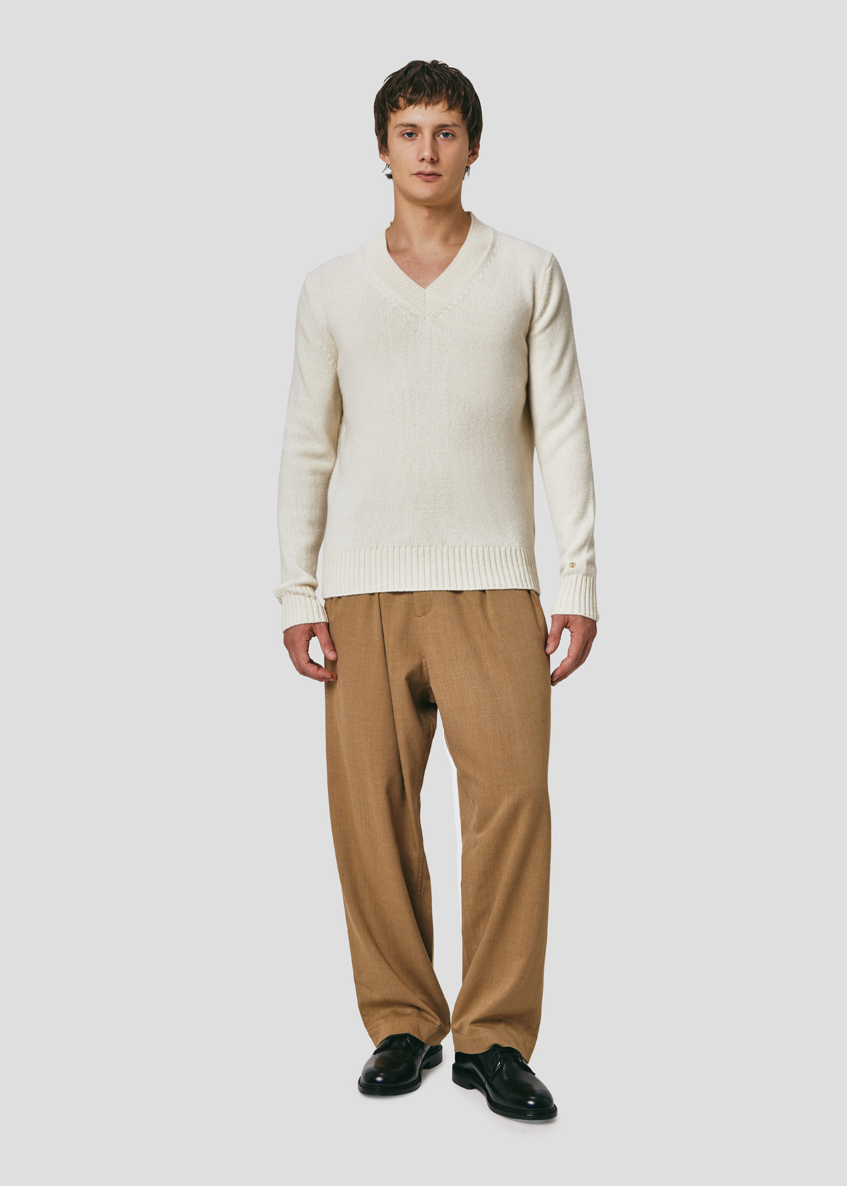 SEVEN GAUGE: V-NECK SWEATER PANNA