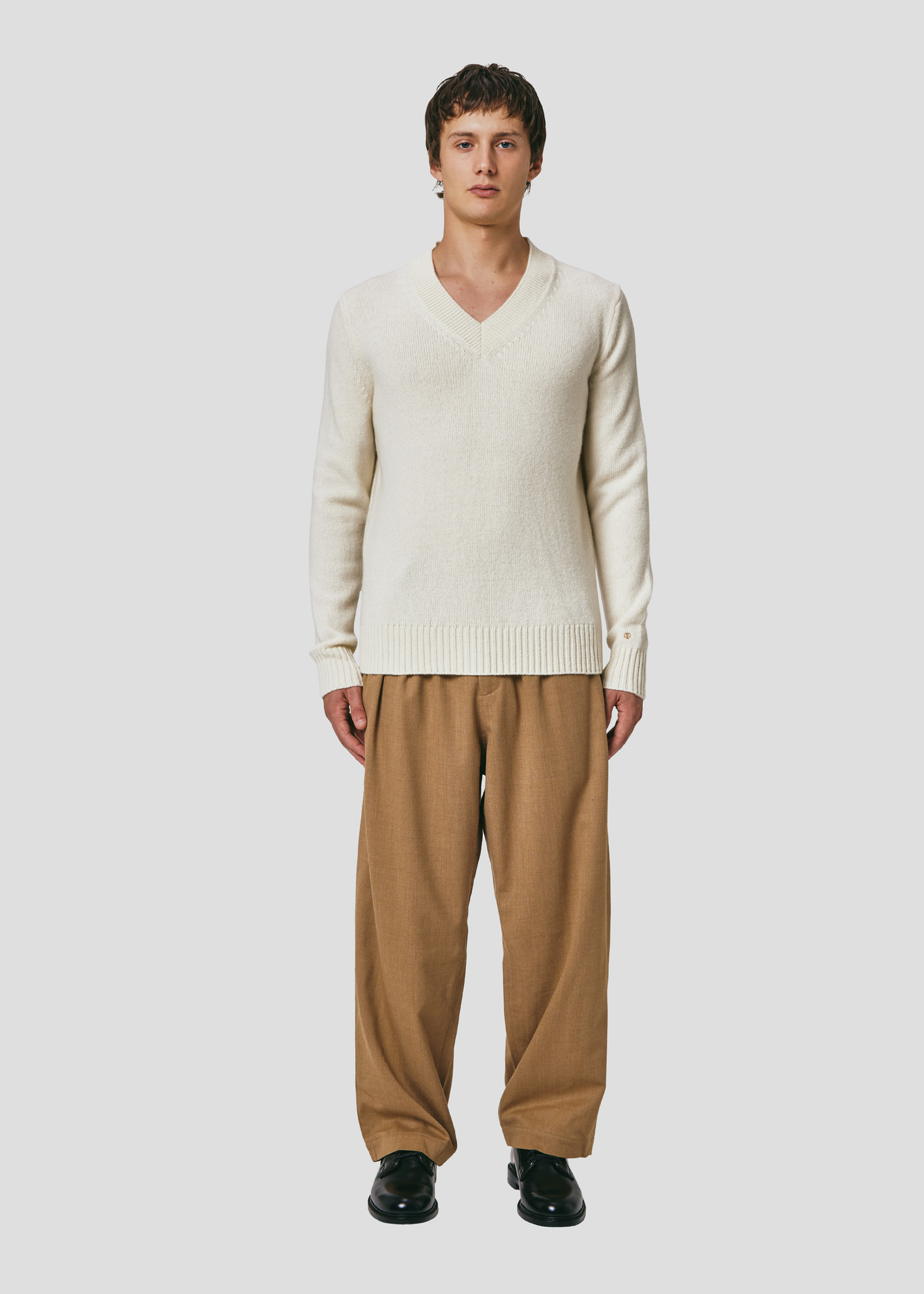 SEVEN GAUGE: V-NECK SWEATER PANNA