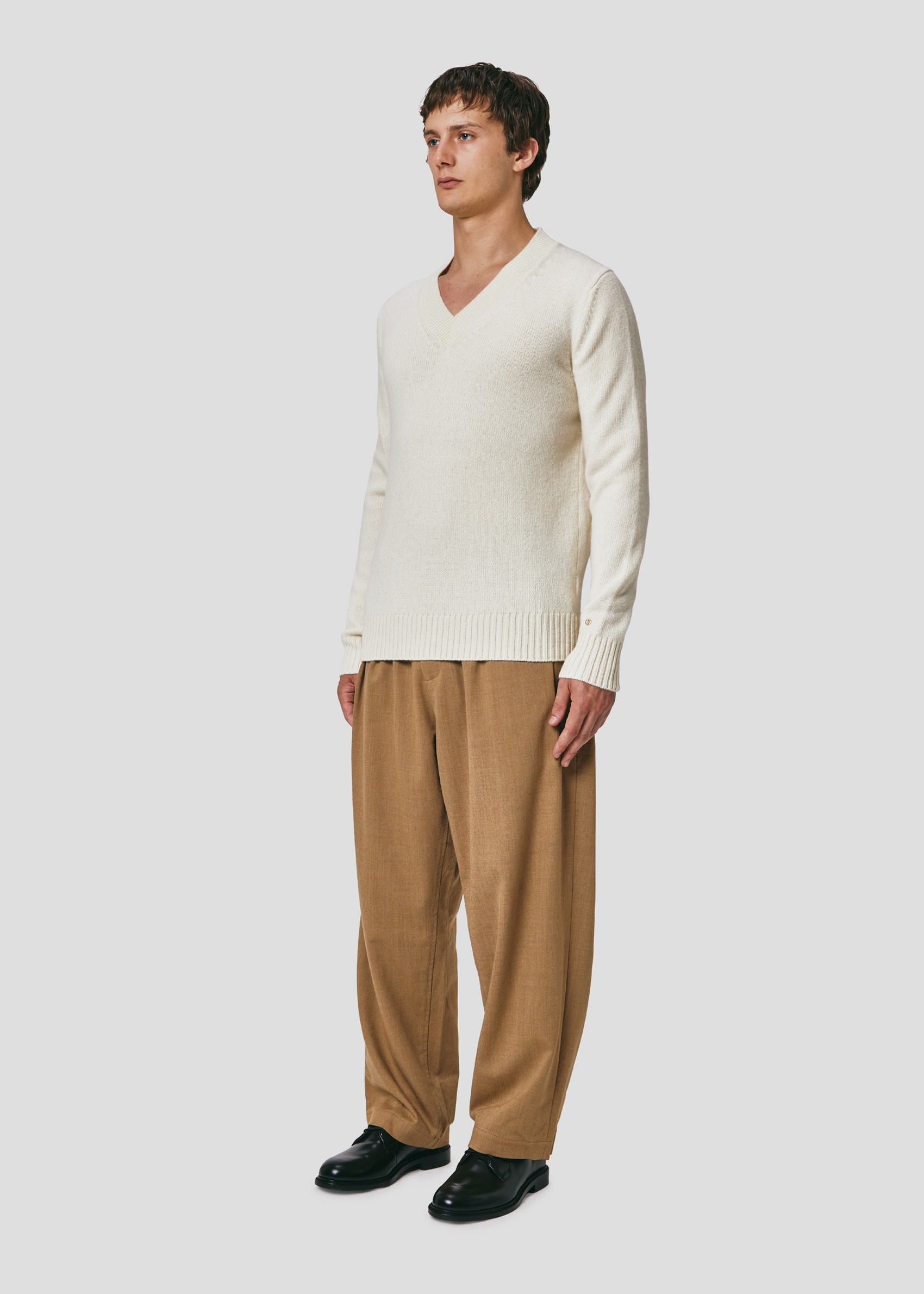 SEVEN GAUGE: V-NECK SWEATER PANNA
