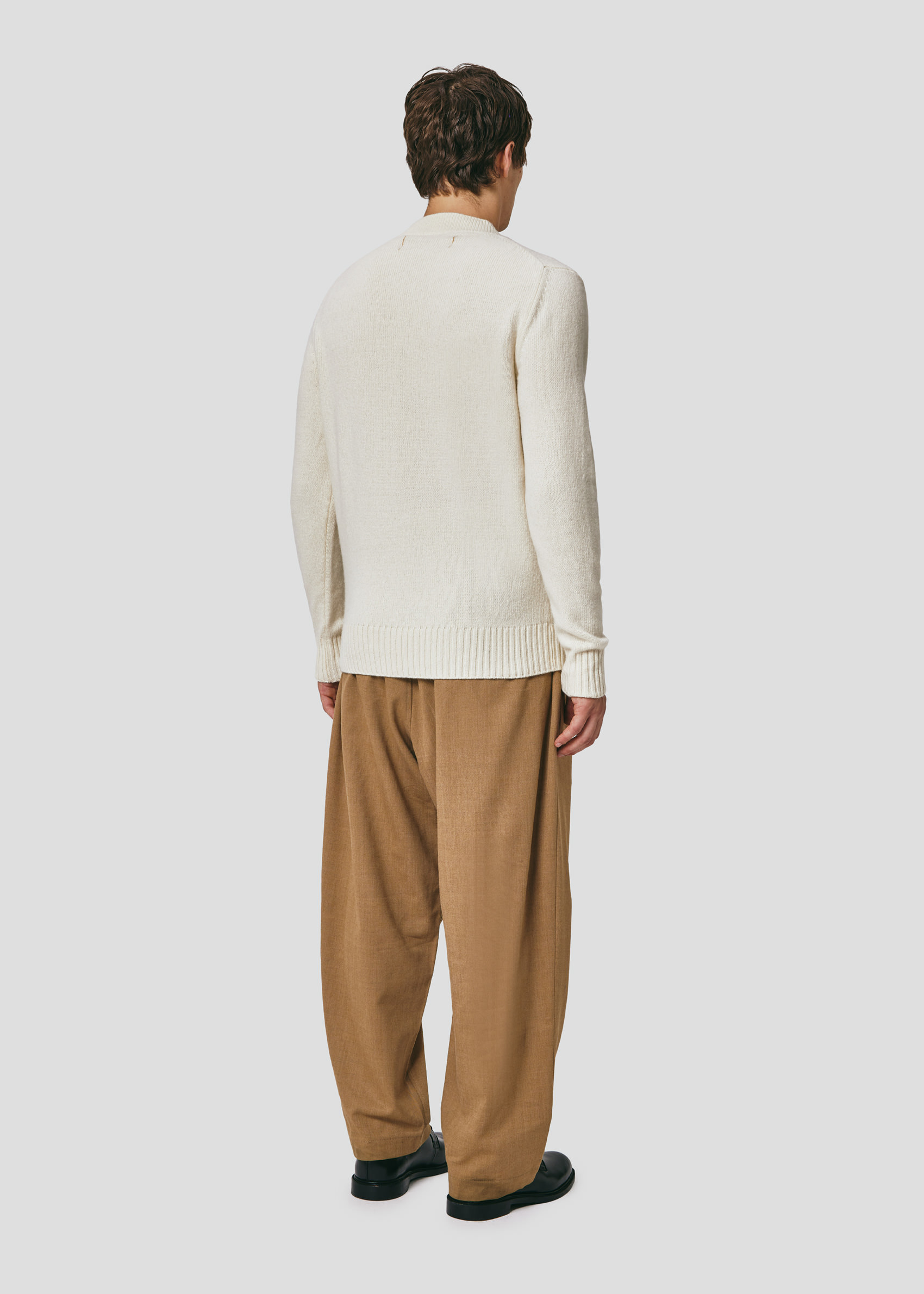 SEVEN GAUGE: V-NECK SWEATER PANNA