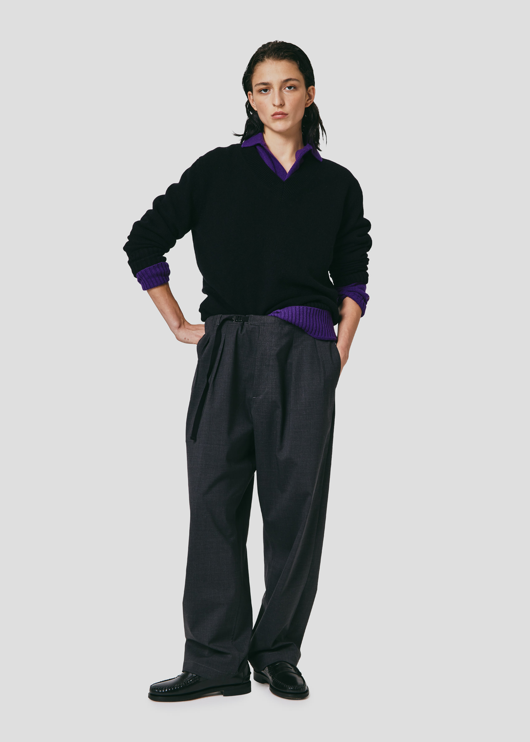 SEVEN GAUGE: PULLOVER SCOLLO A V NERO