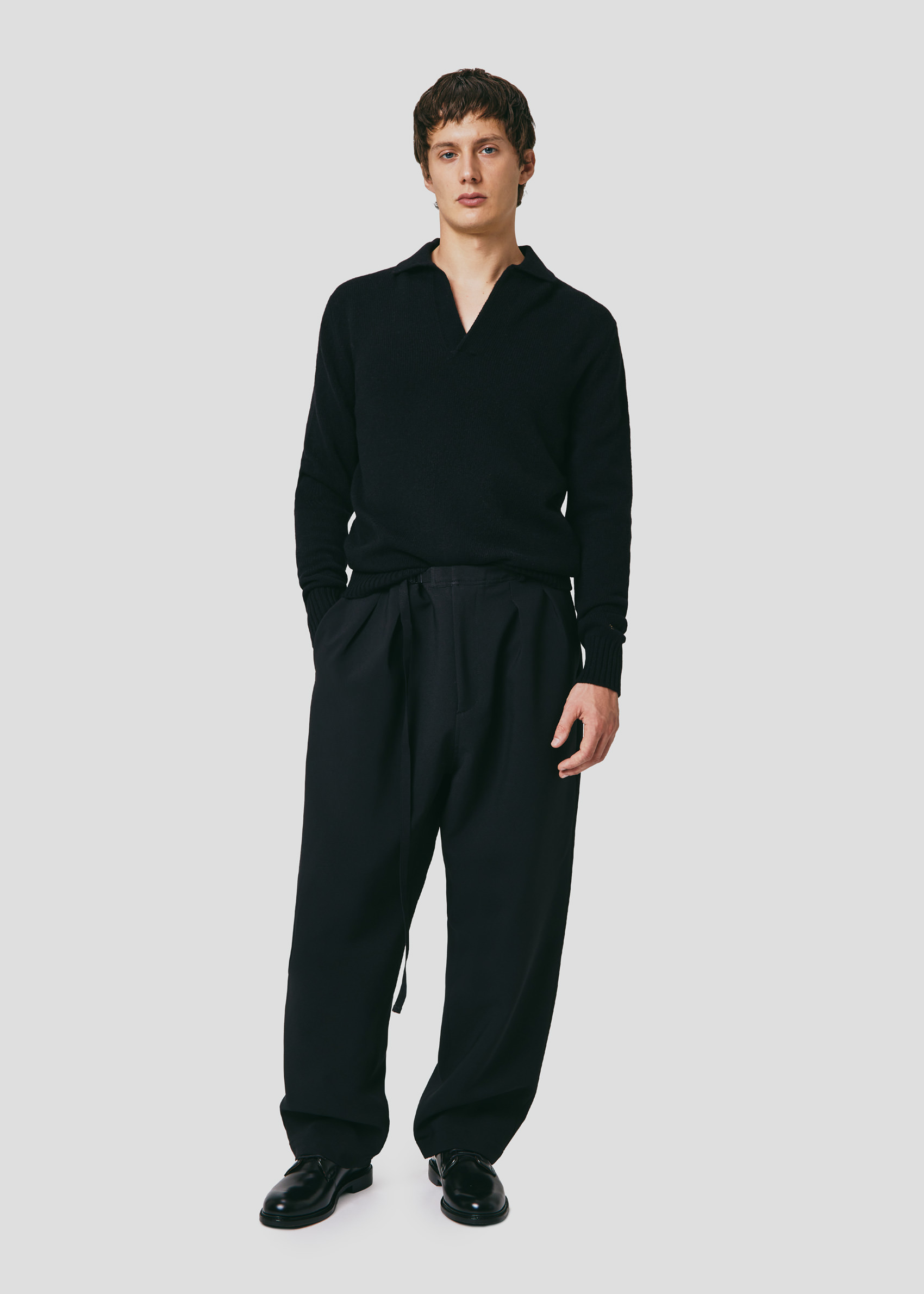 SEVEN GAUGE: LAMBSWOOL POLO SWEATER BLACK