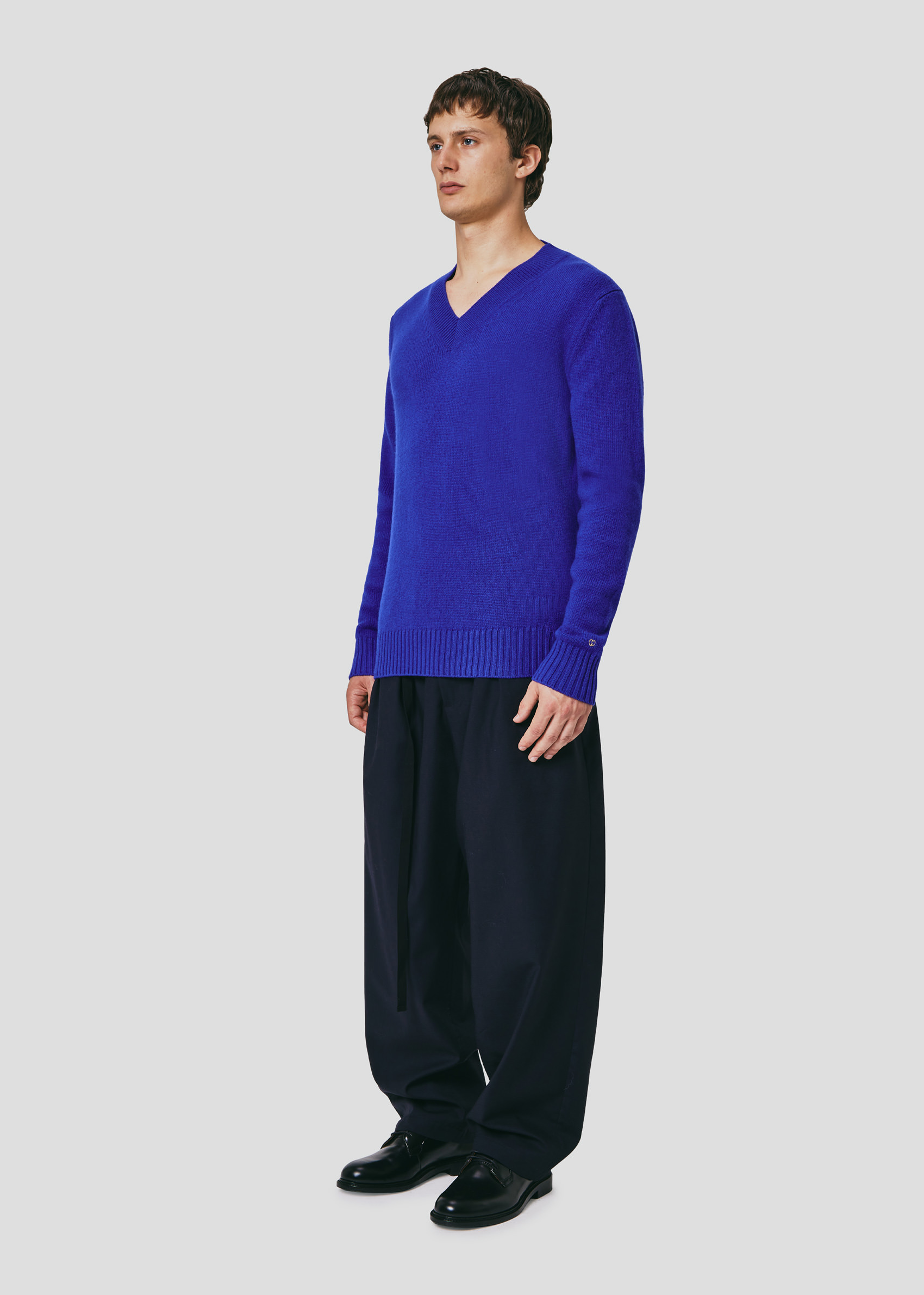 SEVEN GAUGE: V-NECK SWEATER COPIATIVO