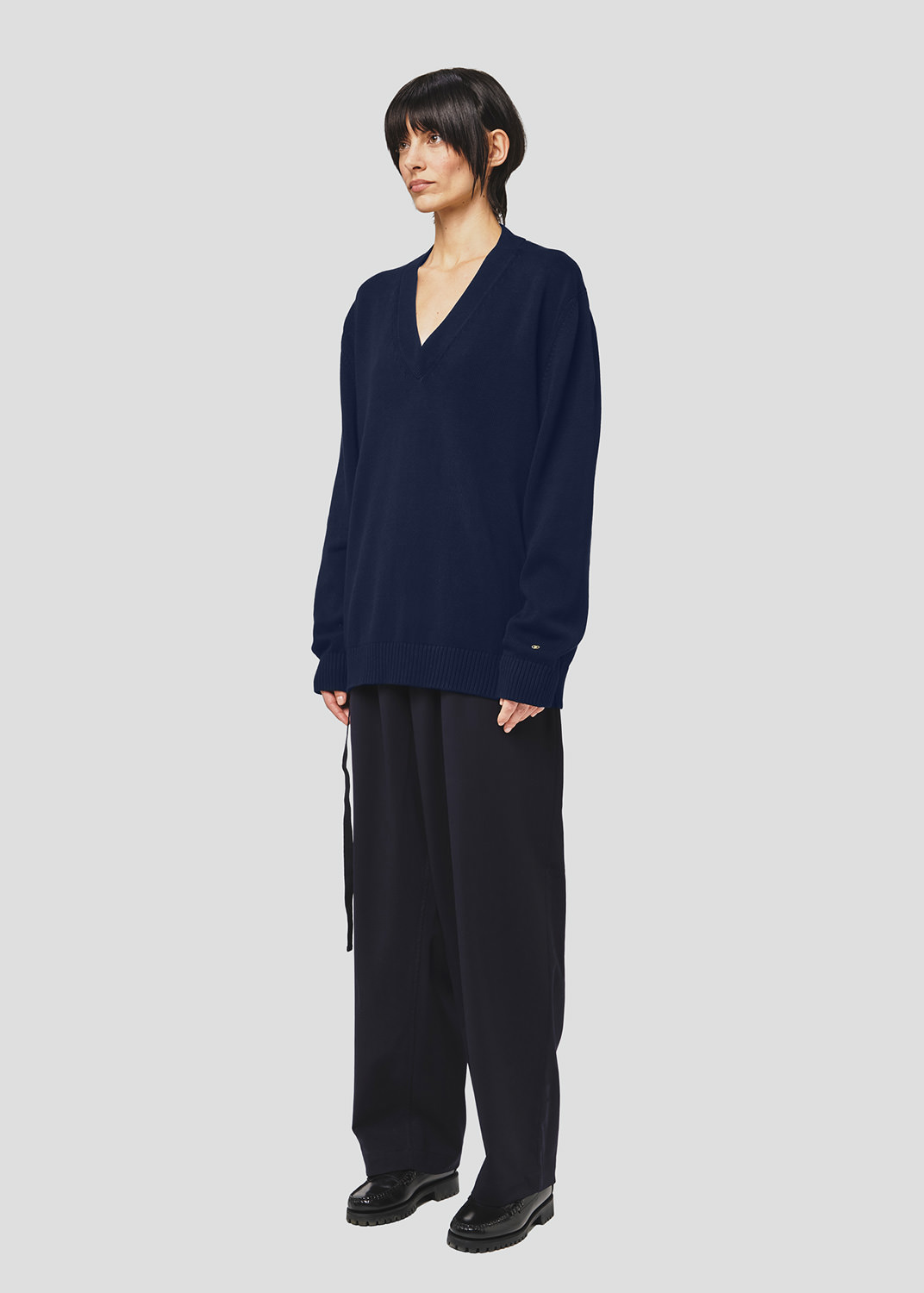 SEVEN GAUGE: PULLOVER SCOLLO IN COTONE BLU