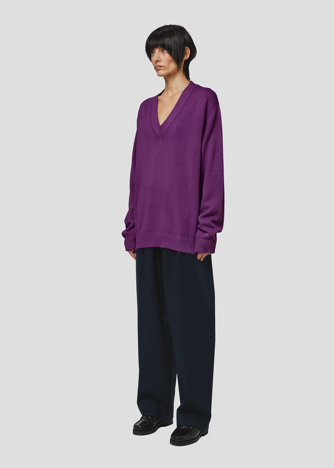 SEVEN GAUGE: PULLOVER SCOLLO A V IN COTONE VIOLA