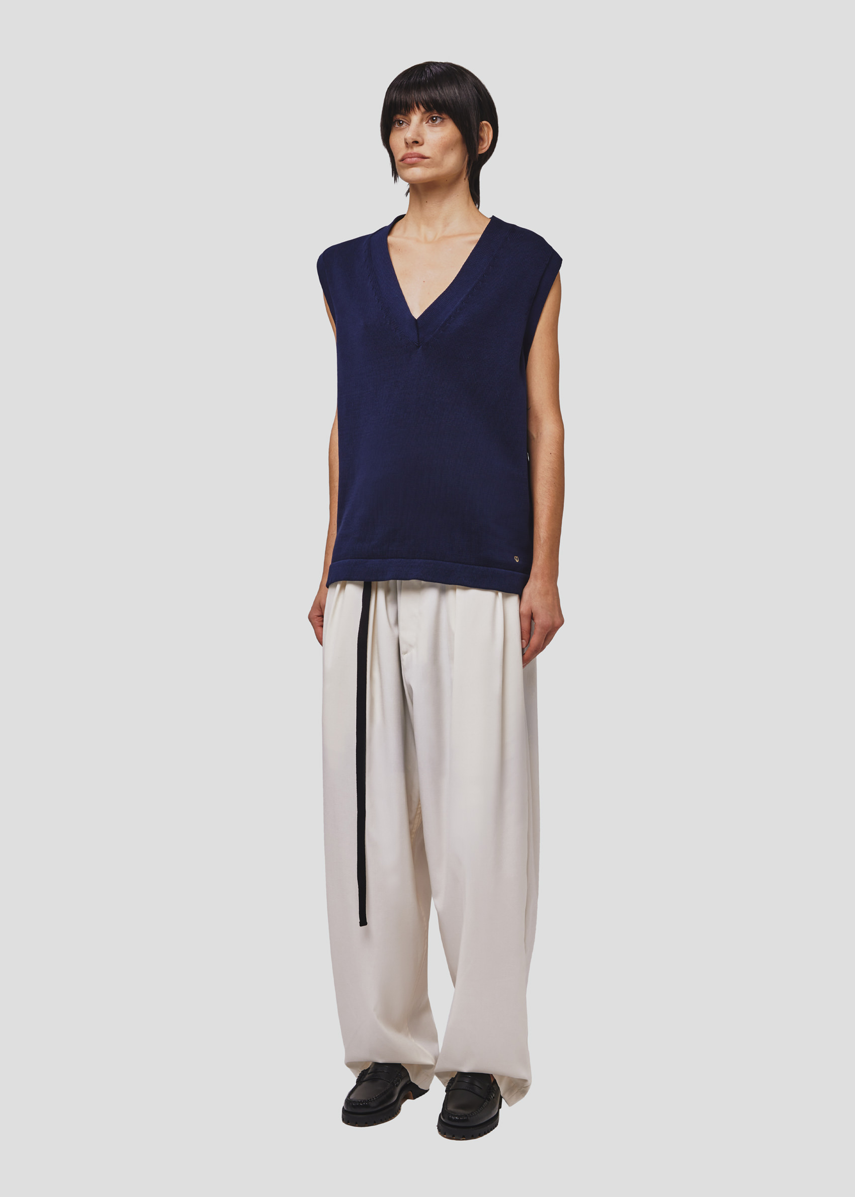 SEVEN GAUGE: COTTON VEST SWEATER BLUE