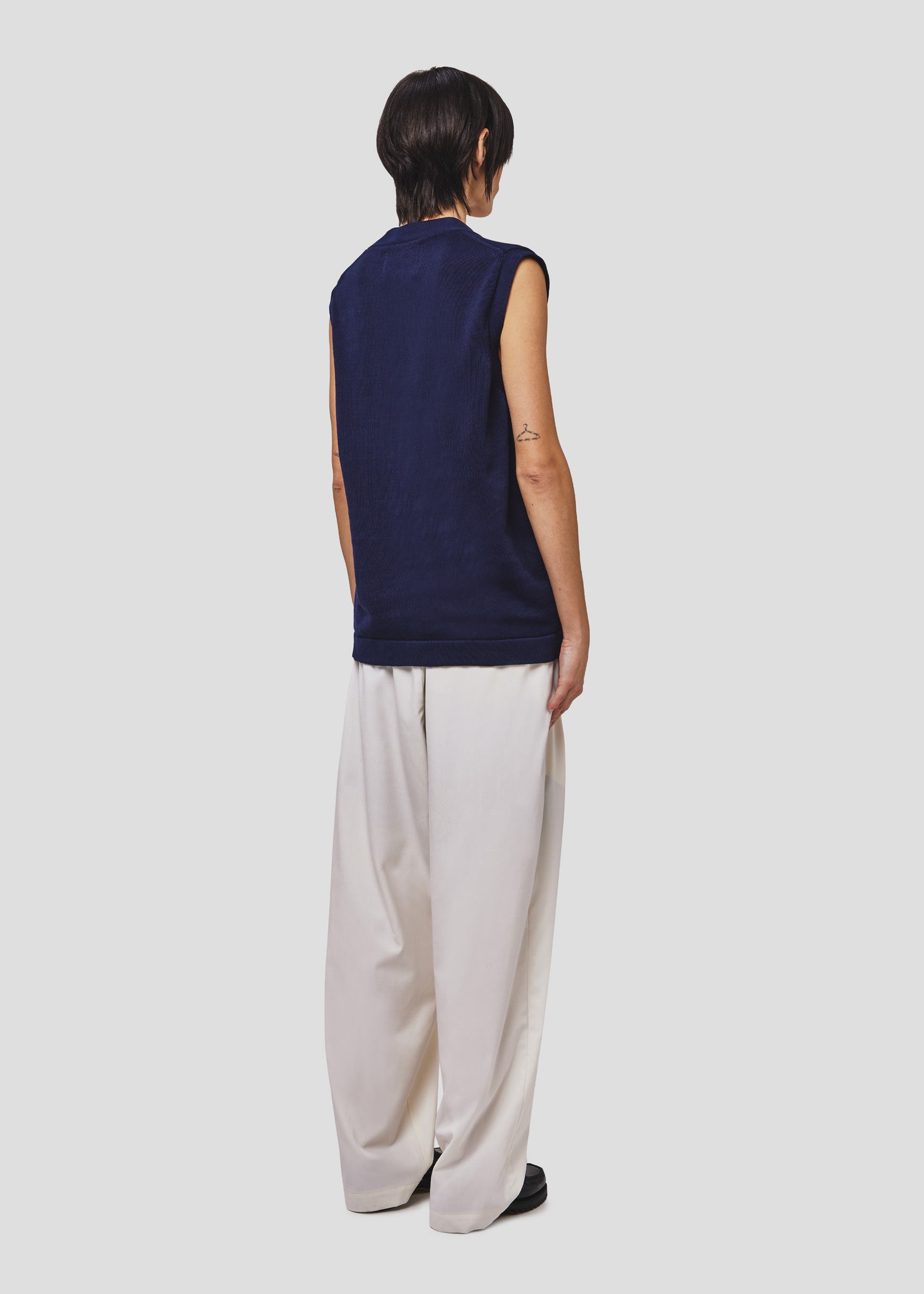 SEVEN GAUGE: COTTON VEST SWEATER BLUE