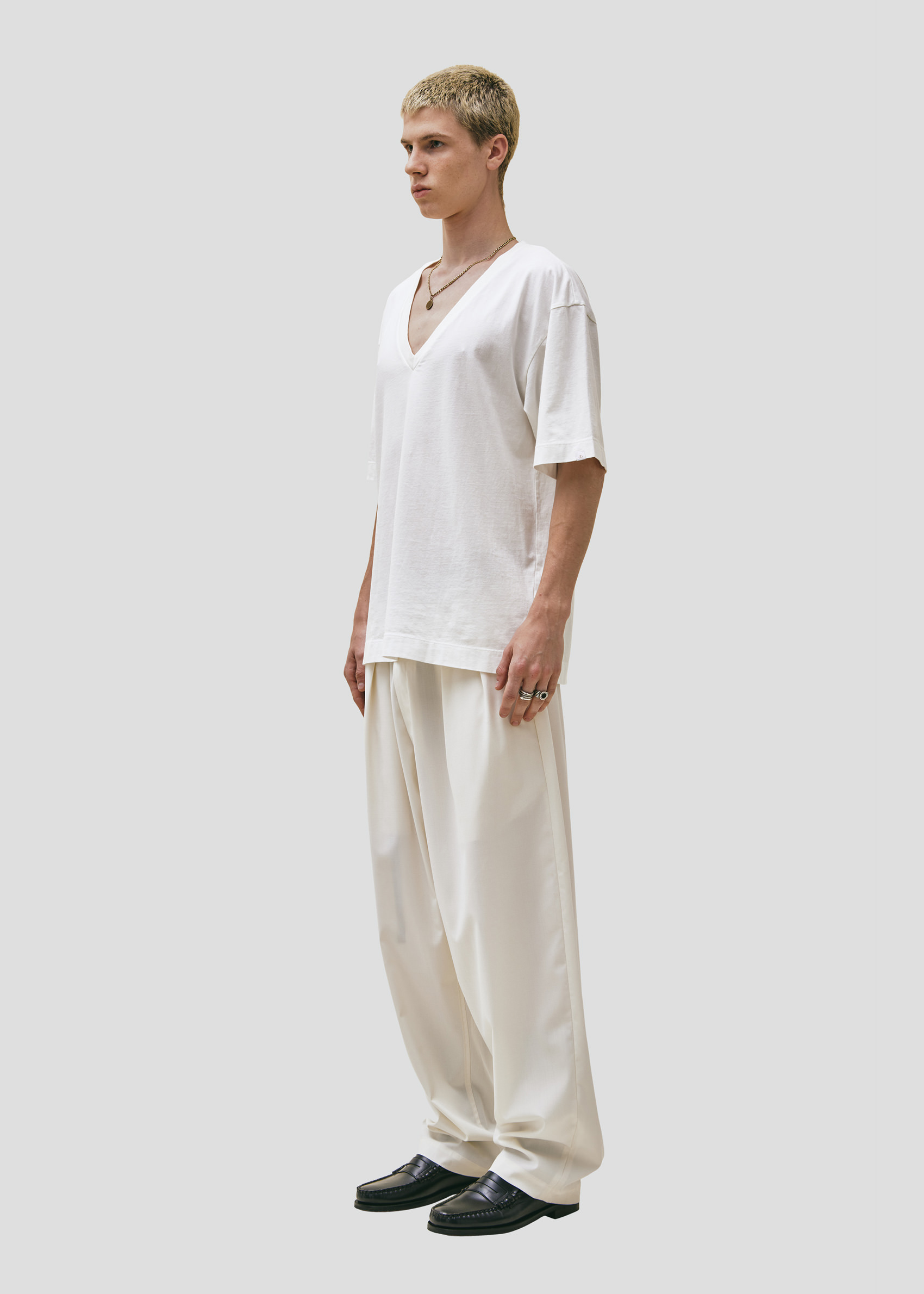 SEVEN GAUGE: T-SHIRT SCOLLO A V MANICA CORTA BIANCO