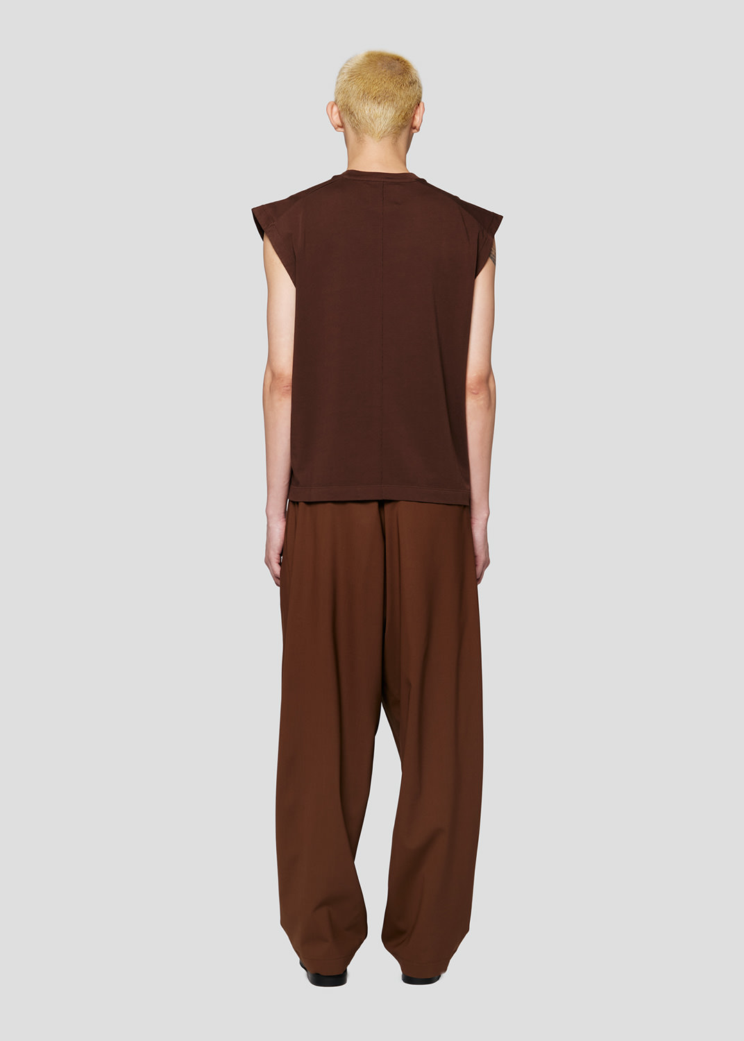 SEVEN GAUGE: T-SHIRT SLEEVELESS HEAVY JERSEY BROWN